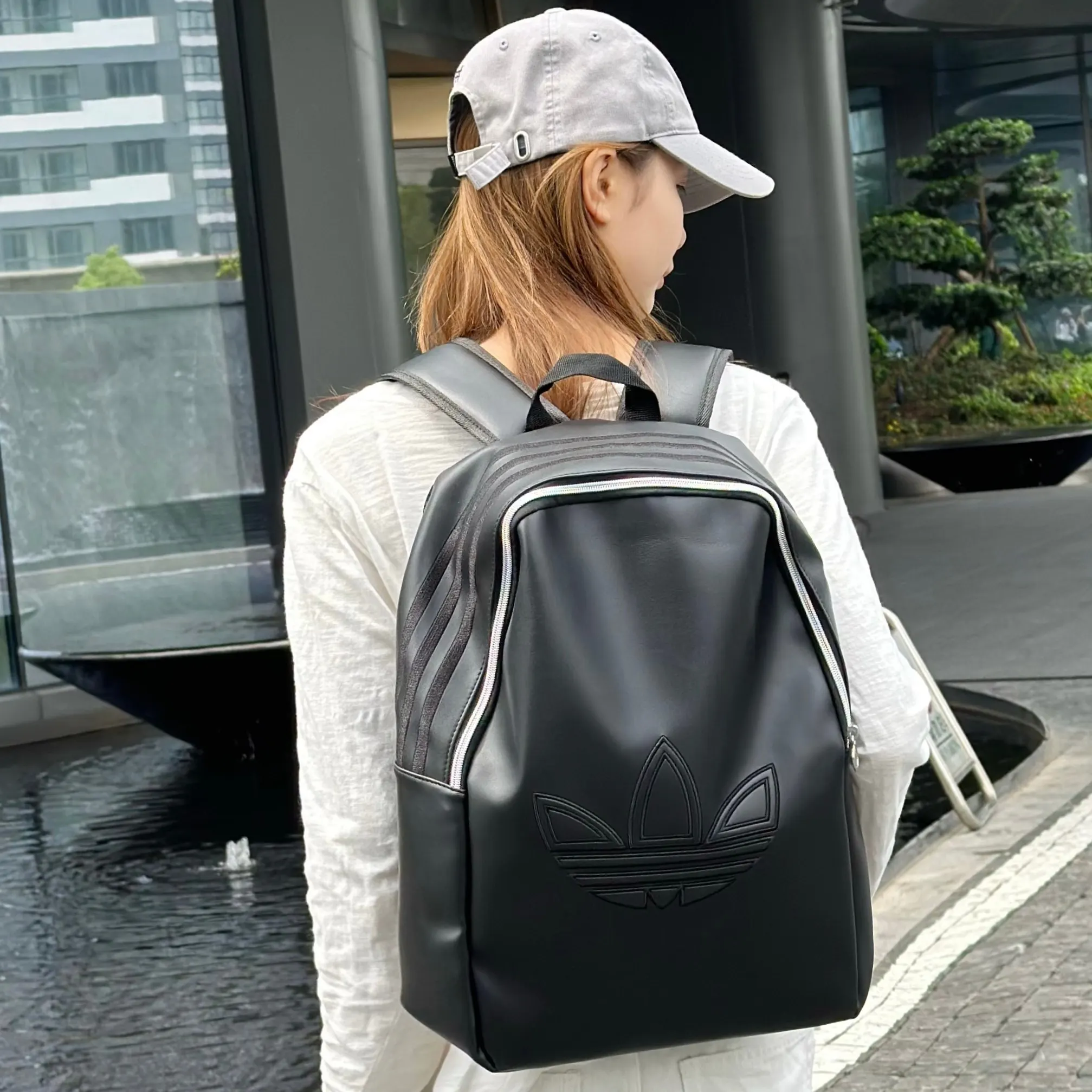 阿迪达斯Adidas双肩包单肩包学生书包 实用双肩款