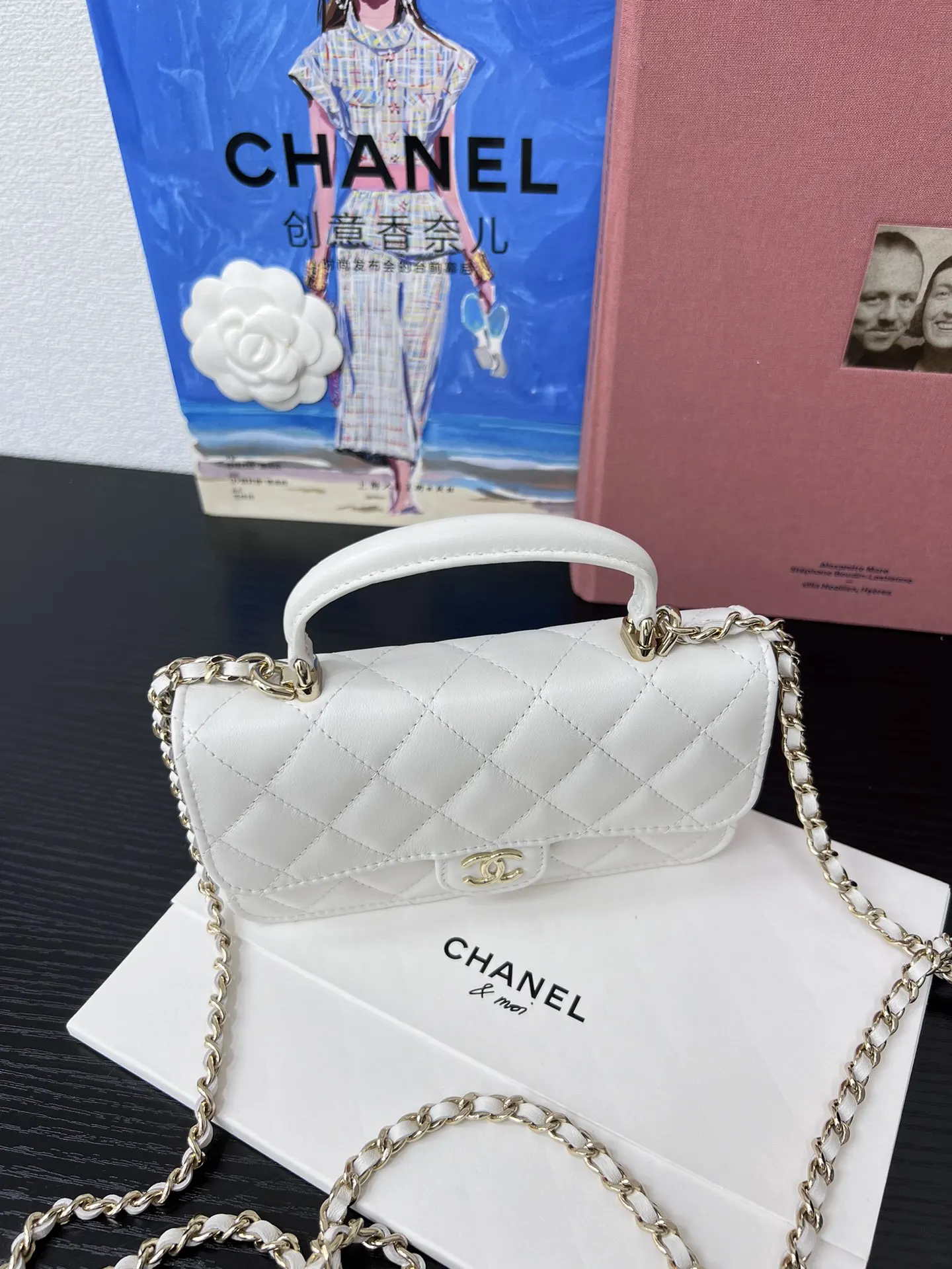 CHANEL 浅粉色荔枝纹牛皮翻盖链条包 小号款