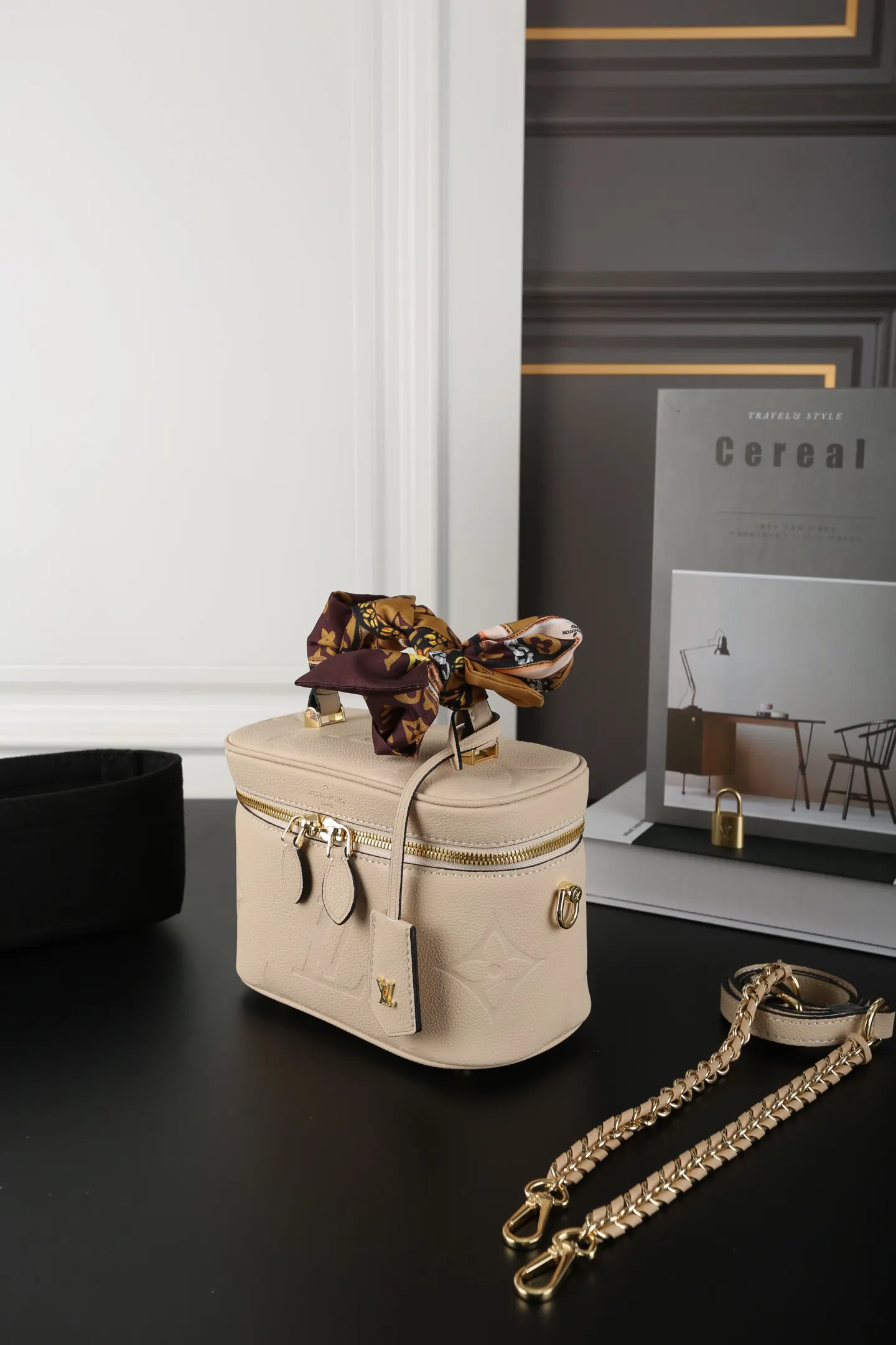 LV 全套 Vanity 压印 包 梳妆包 包 盒 斜挎包 轻便斜挎款