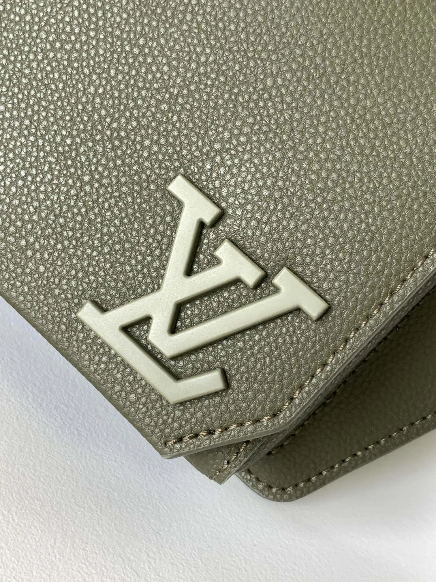 LV 黑色 藍色 牛皮 單肩包 日常單肩背款