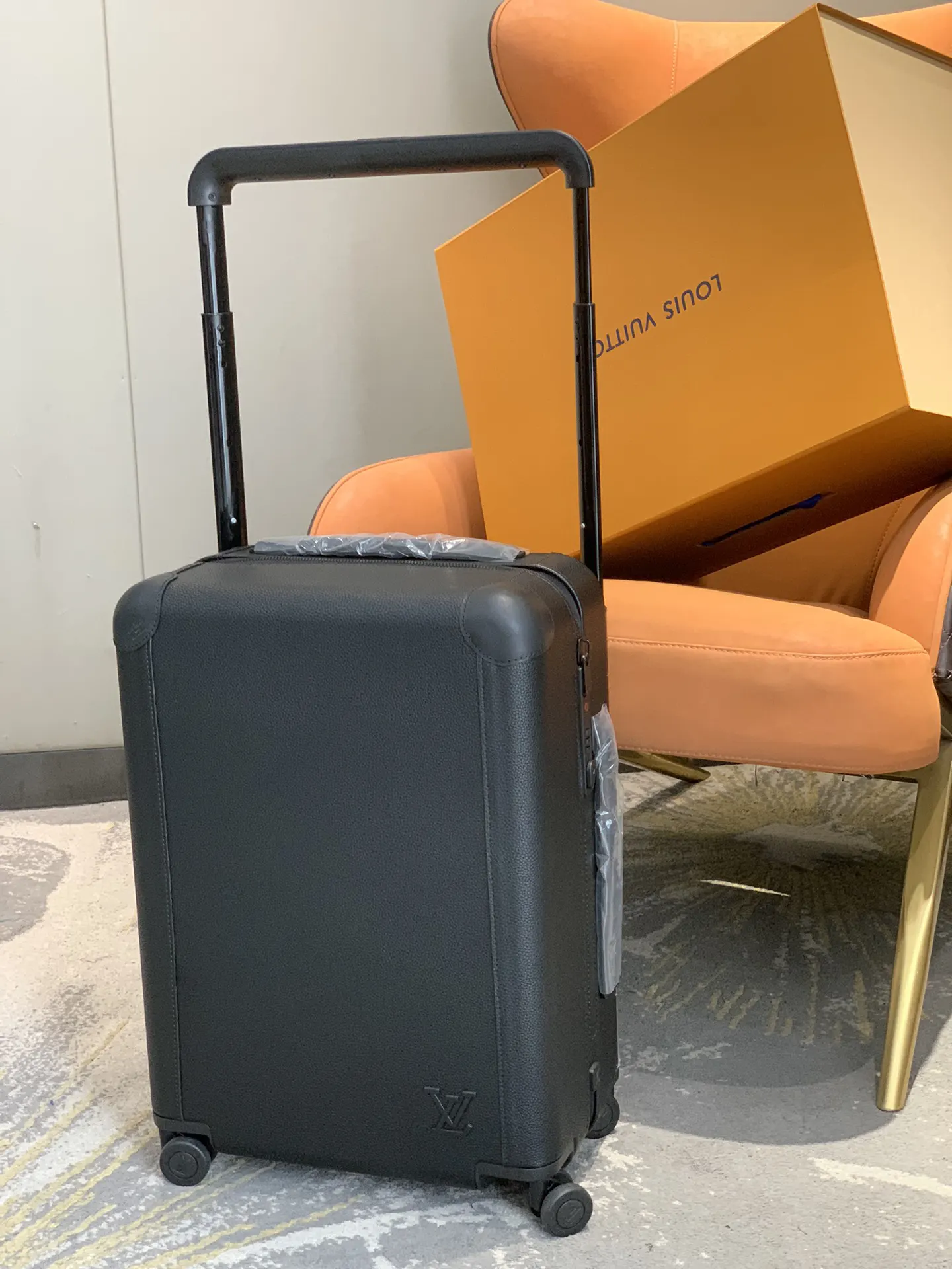灰色 银色 拉杆真皮包裹 行李箱 旅行拉杆款 轻便出行款