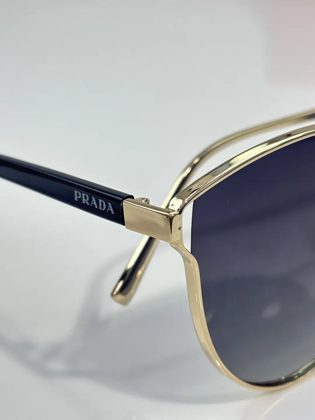 Prada 墨镜 时尚防晒款 款2