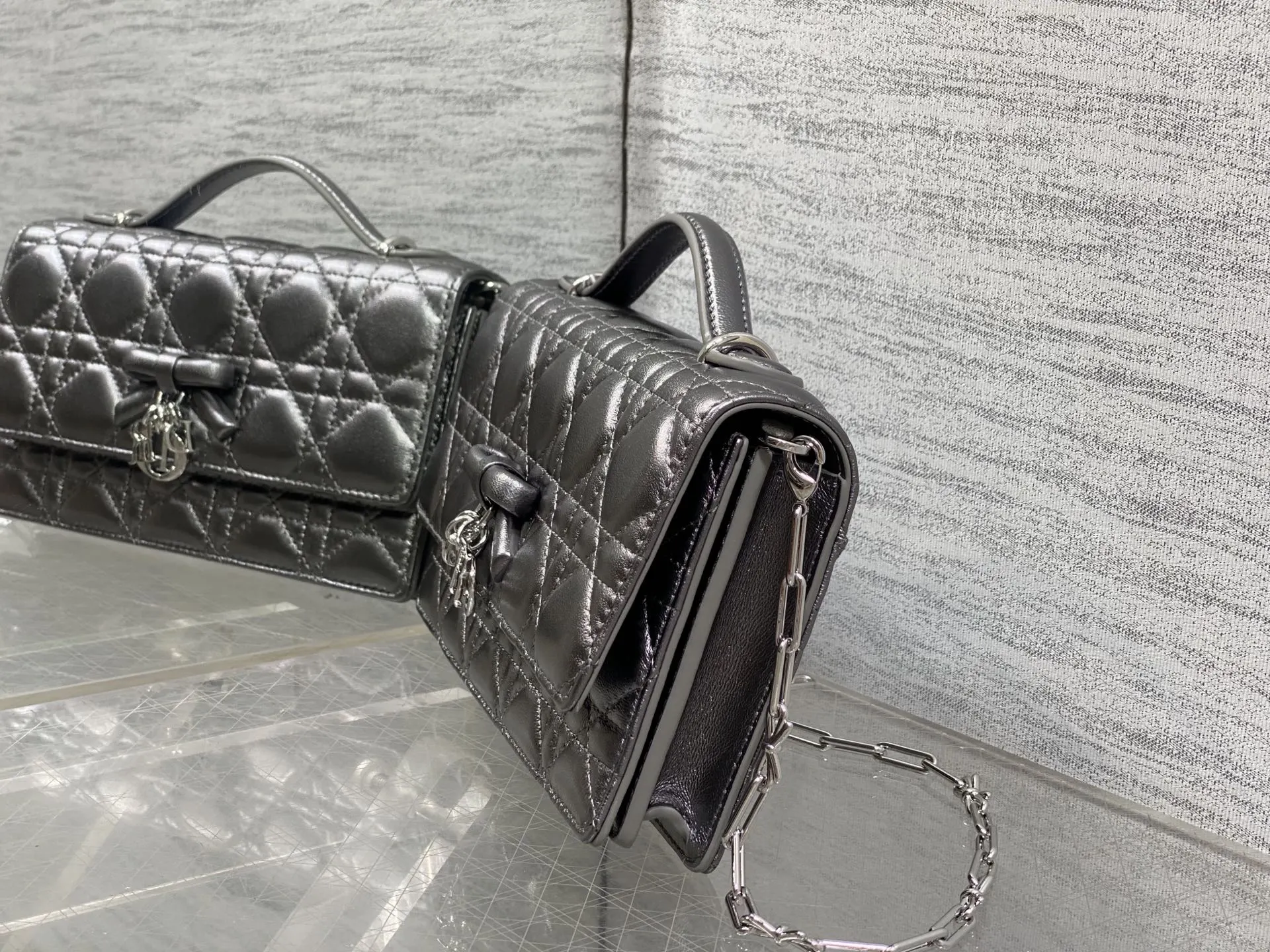 Dior 銀色羊皮手拿包 晚宴手拿(數字7) Dior 銀色羊皮手拿包 晚宴手拿(數字7)