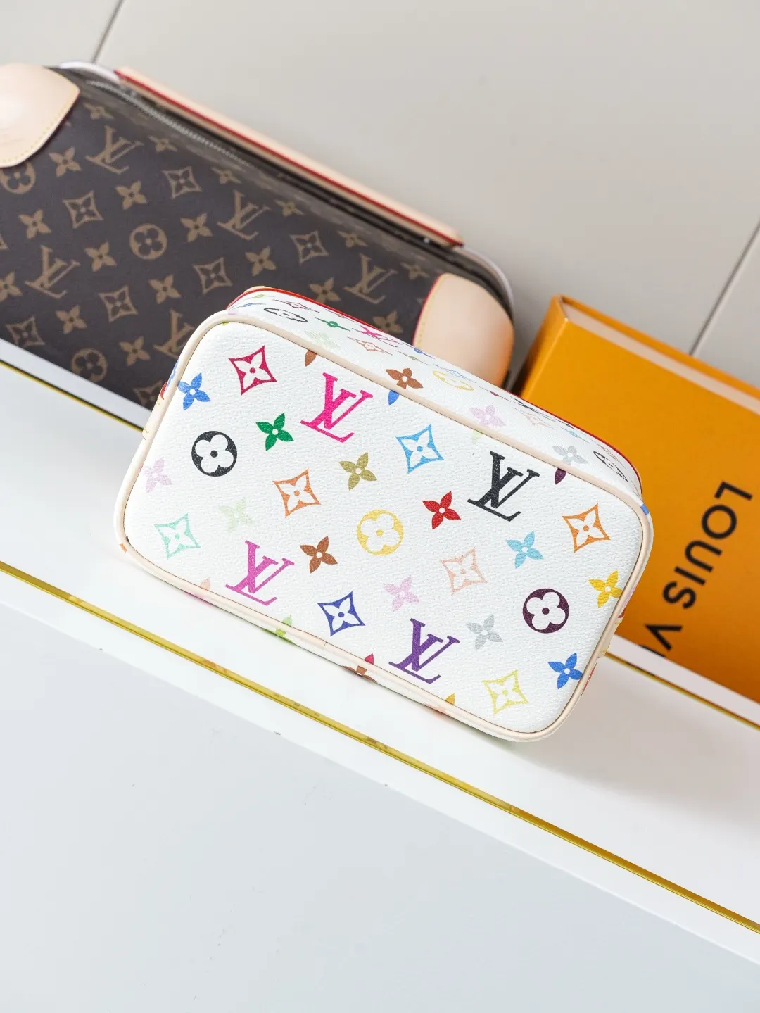 LV 牛皮 收纳包 旅行收纳款