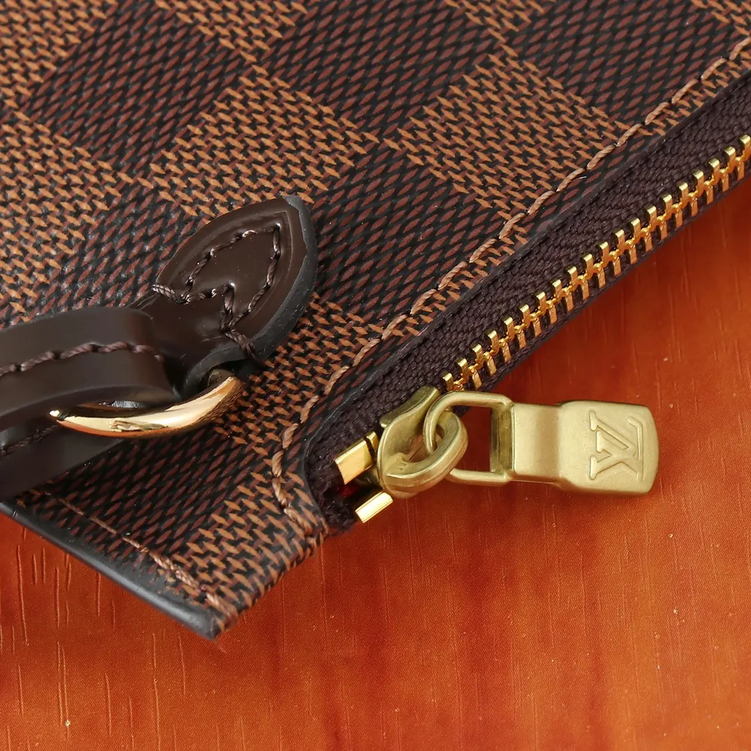 LV Neverfull 帆布 手拿包 精致手拿款