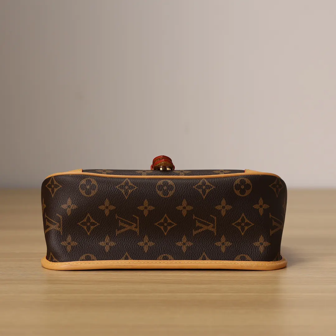 Louis Vuitton Hobo Shoulder Bag Vintage Leather Image 9 Louis Vuitton Hobo Shoulder Bag Vintage Leather Image 9