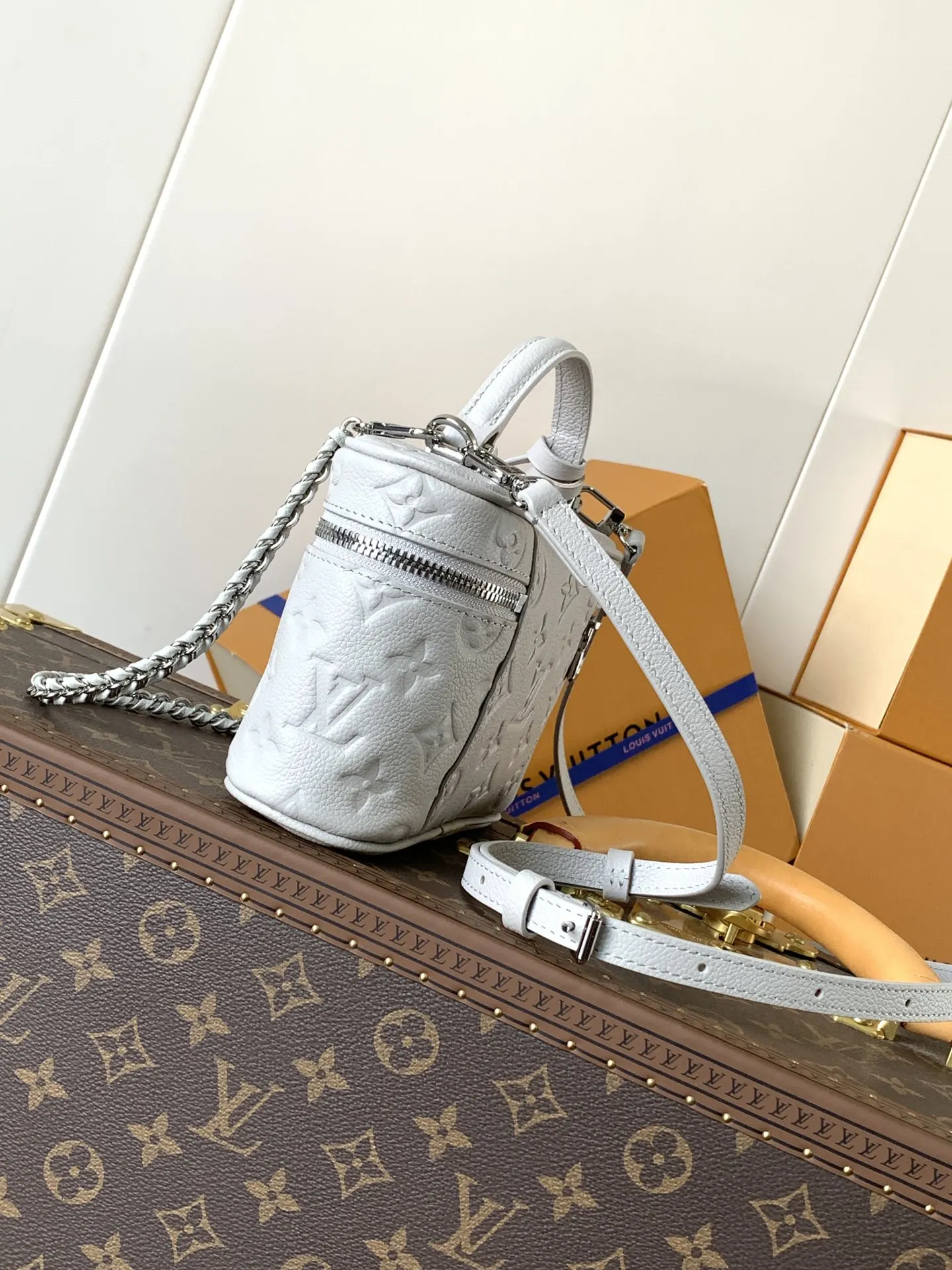 LV 灰色 牛皮 链条包 精致链条款