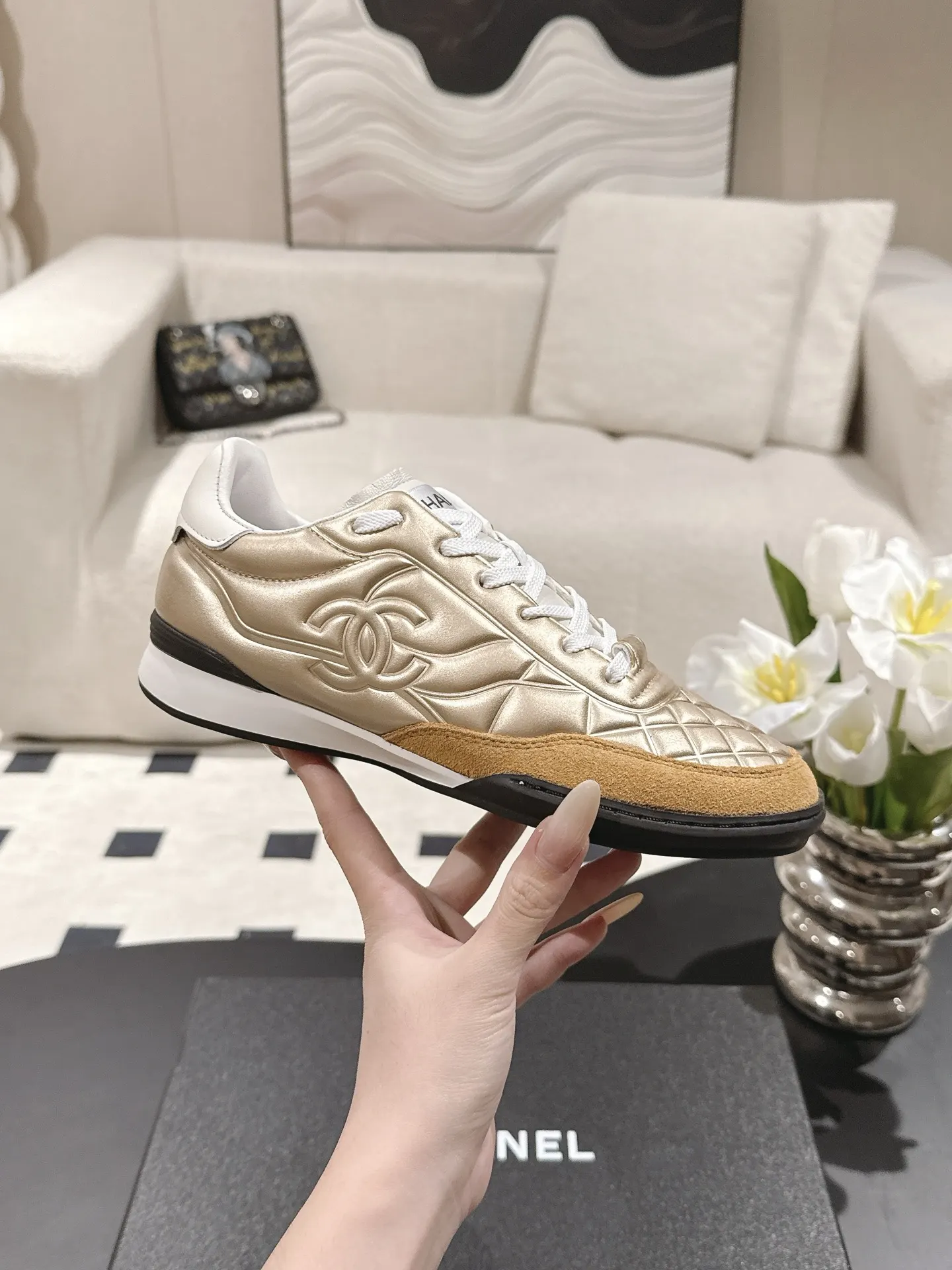 Chanel 米金色羊皮休闲鞋 亮面