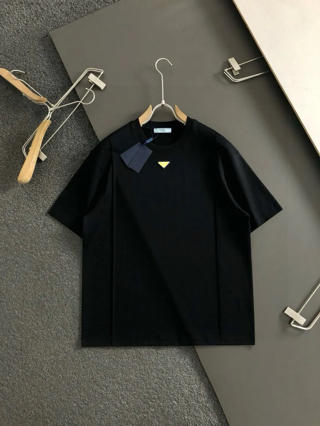 PRADA 黑色Logo短袖T恤 休闲款