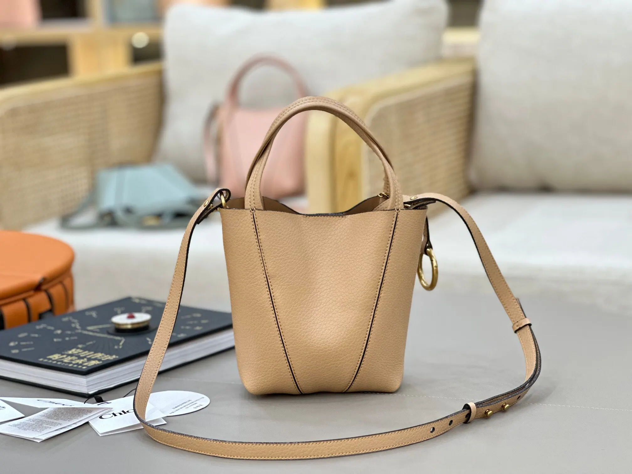 Chloe Spin Bag 奶茶色 明星为啥都偏爱 斜背包 輕便斜挎款