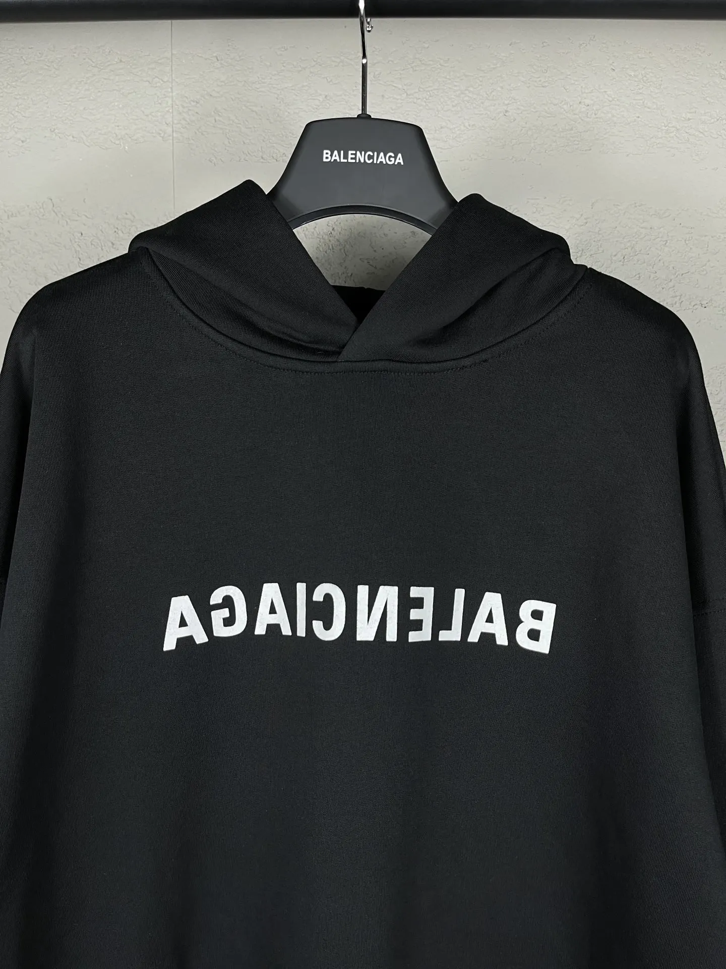 Balenciaga 倒置字母標識連帽衛衣 黑色