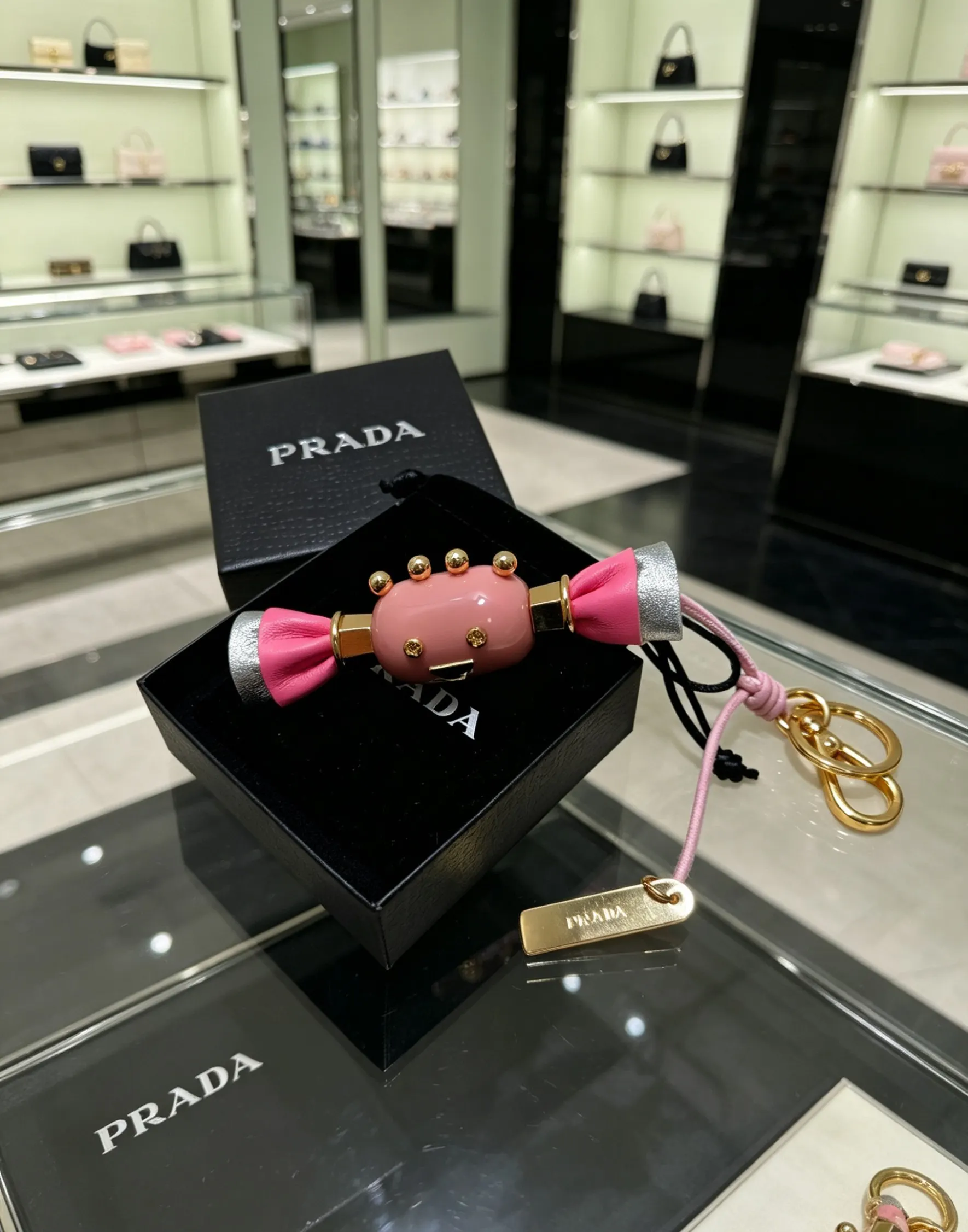 Prada 皮革 三角标 包包挂件/钥匙扣