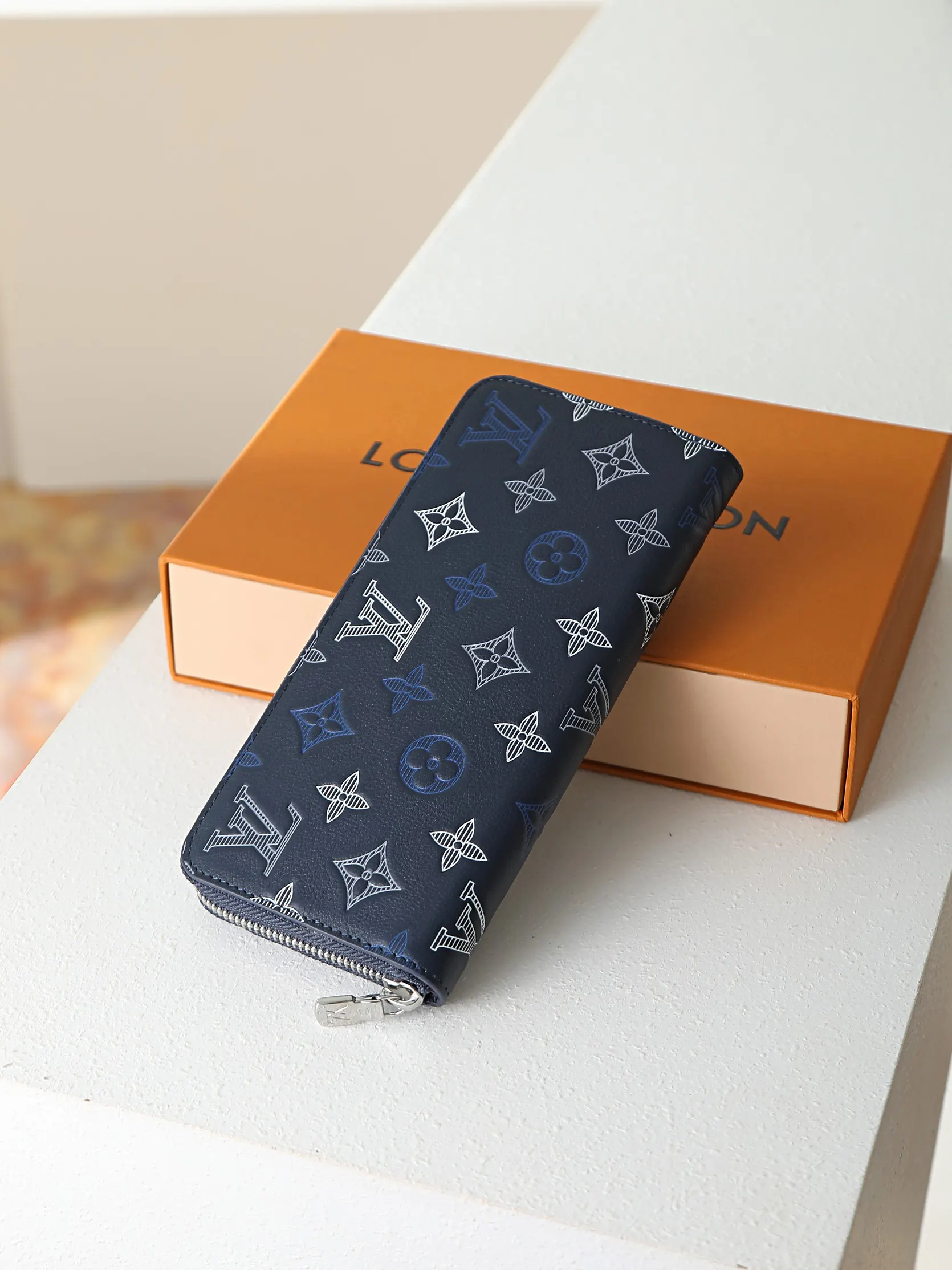 LV Blue Long Zip Wallet Image 5 LV Blue Long Zip Wallet Image 5