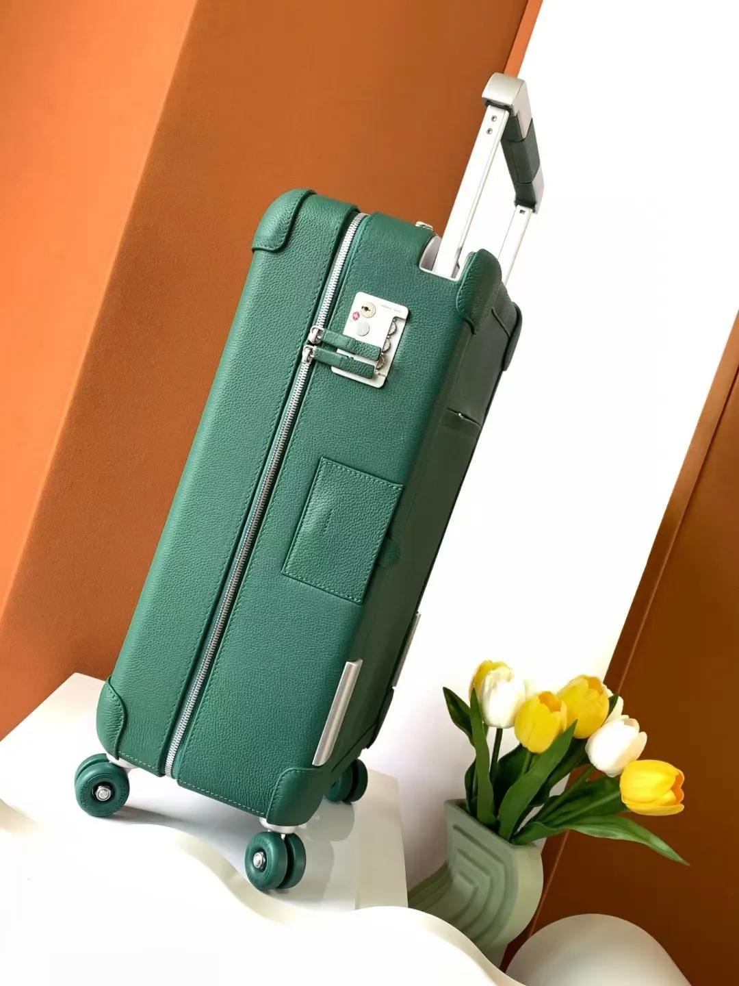 牛皮 材质 头层TOGO牛皮 太空鋁 ​ 行李箱 旅行拉杆款 輕便出行款