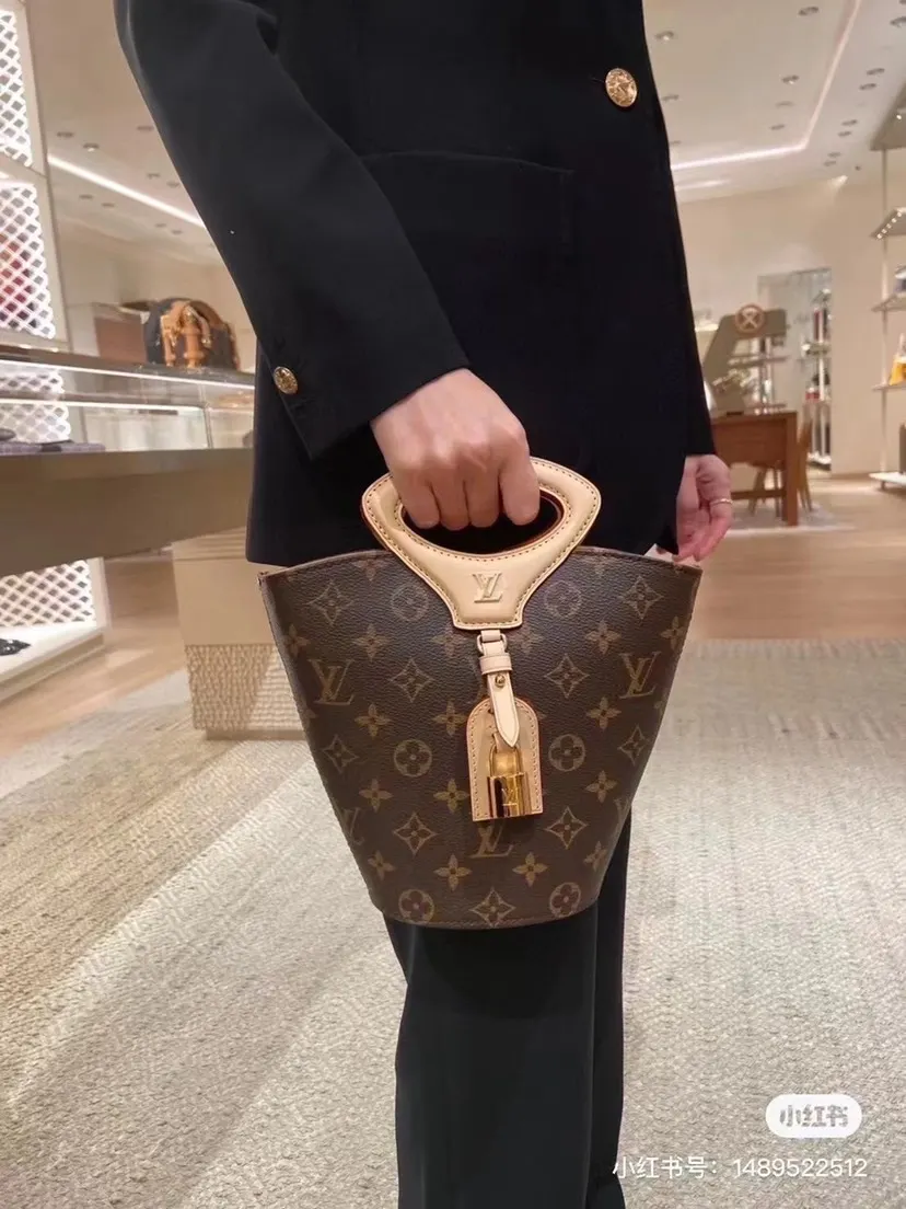 LV 經典老花幾何手提包(數字6) LV 經典老花幾何手提包(數字6)