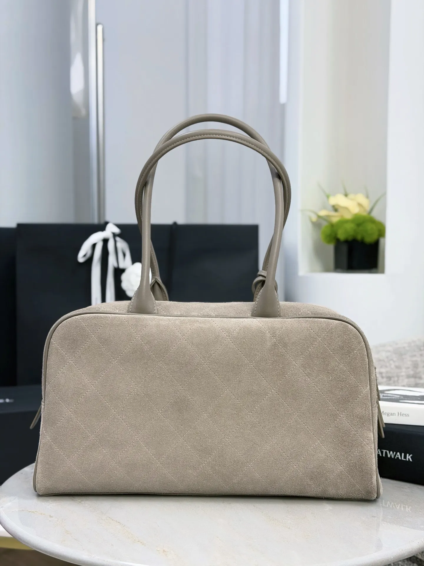 Chanel Cowhide Bag Chain Shoulder and Crossbody Wear Image 3 Chanel Cowhide Bag Chain Shoulder and Crossbody Wear Image 3