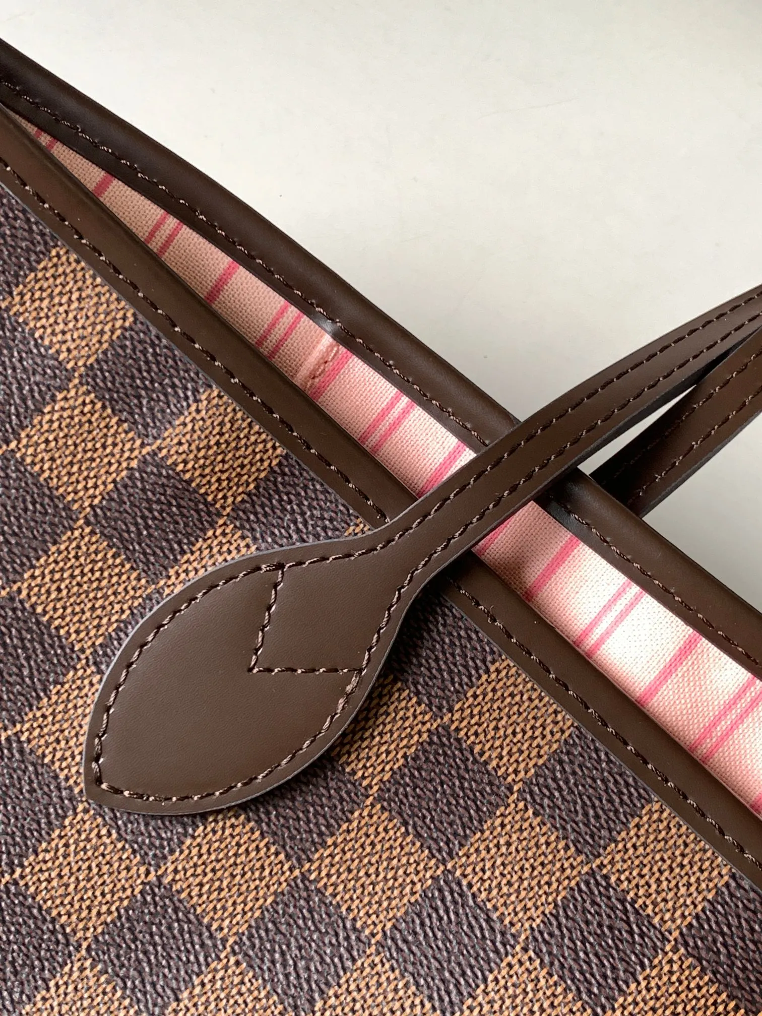 LV Neverfull 老花 金色 牛皮 手拿包 精致手拿款