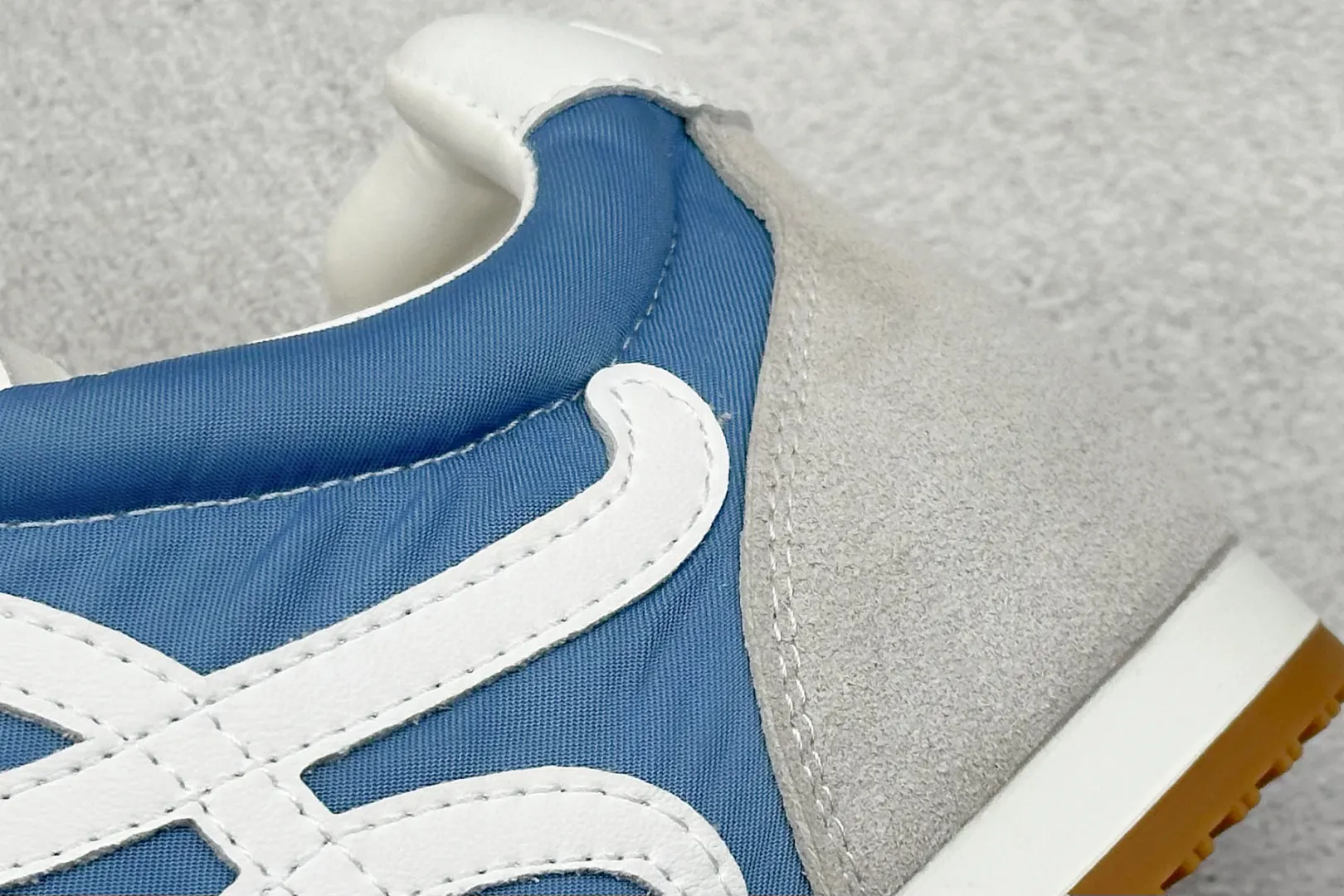 Loewe RUNNER SNEAKERS 平底鞋 通勤约会款(數字9) Loewe RUNNER SNEAKERS 平底鞋 通勤约会款(數字9)