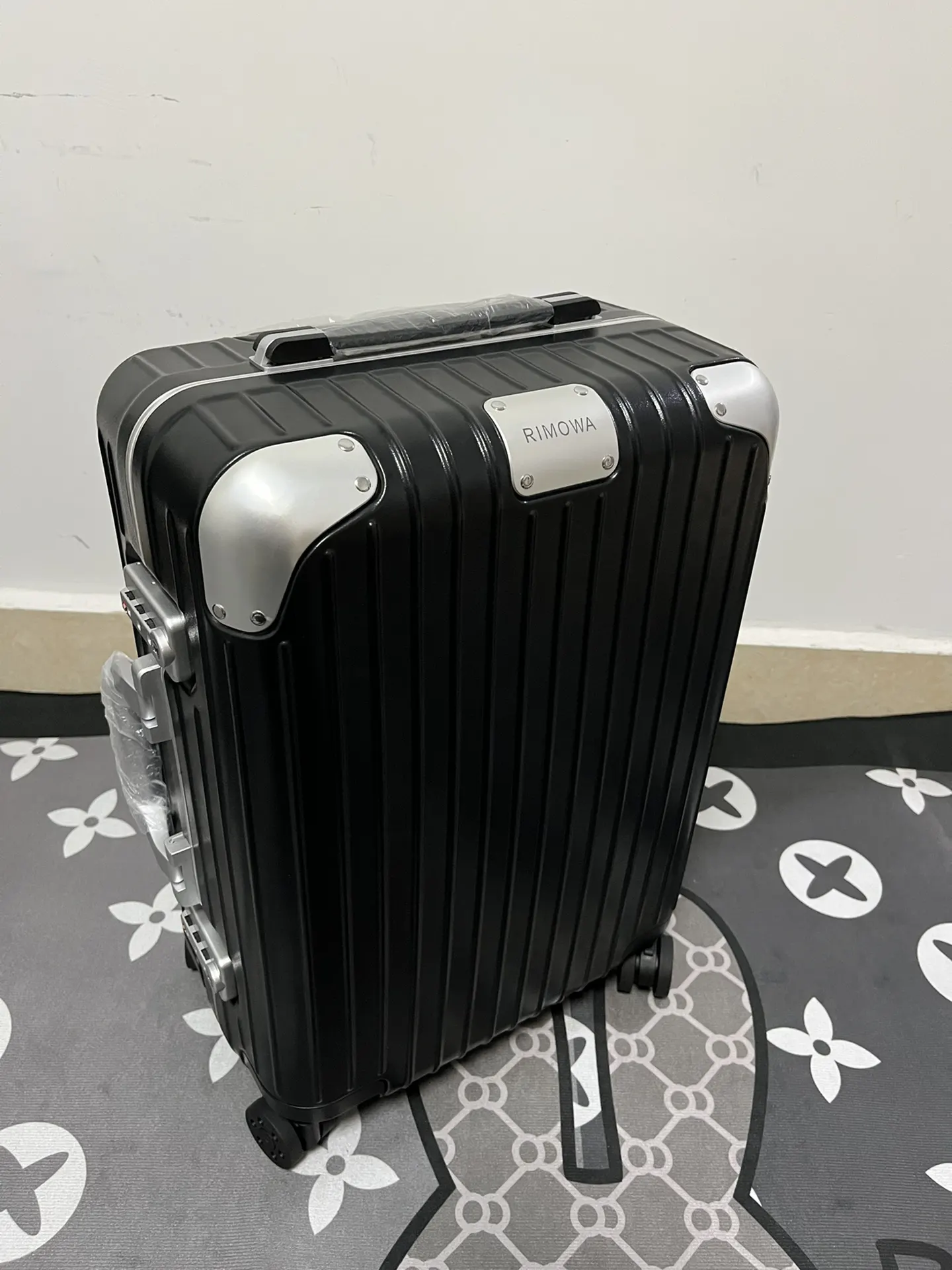 Rimowa Black White Suitcase Travel Lightweight