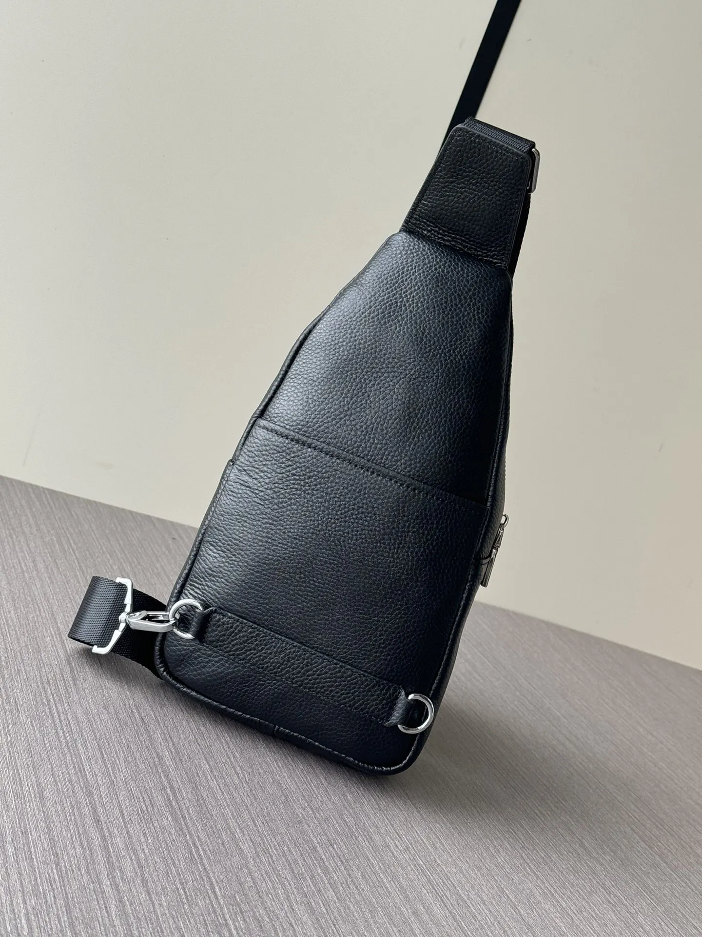 Prada 黑色 鳄鱼皮 牛皮 腰包 轻便实用