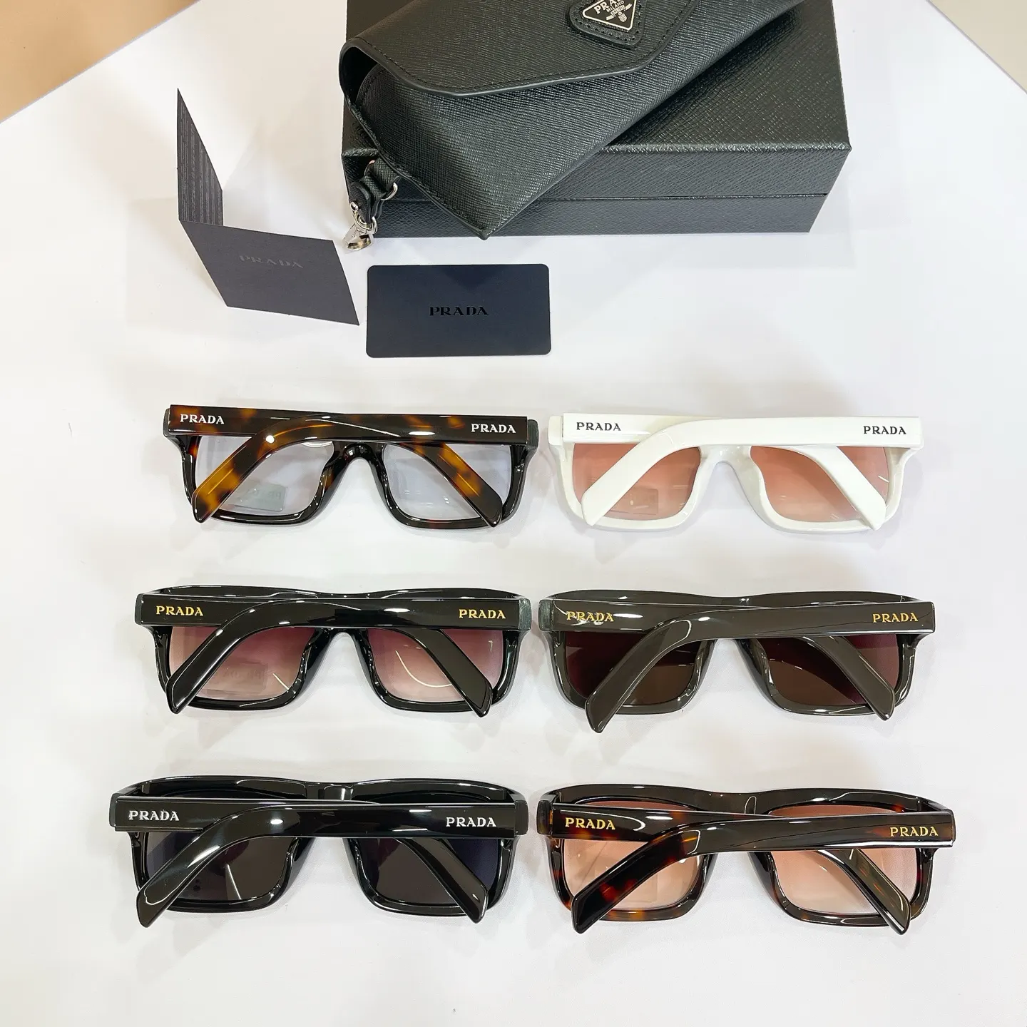 Prada SPR D11 太阳镜