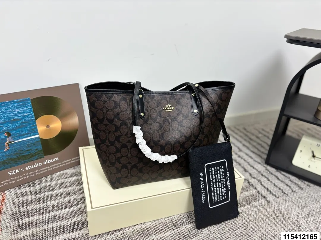Coach 购物袋 今年很火的托特 手感细腻 手工 托特包 大容量托特款