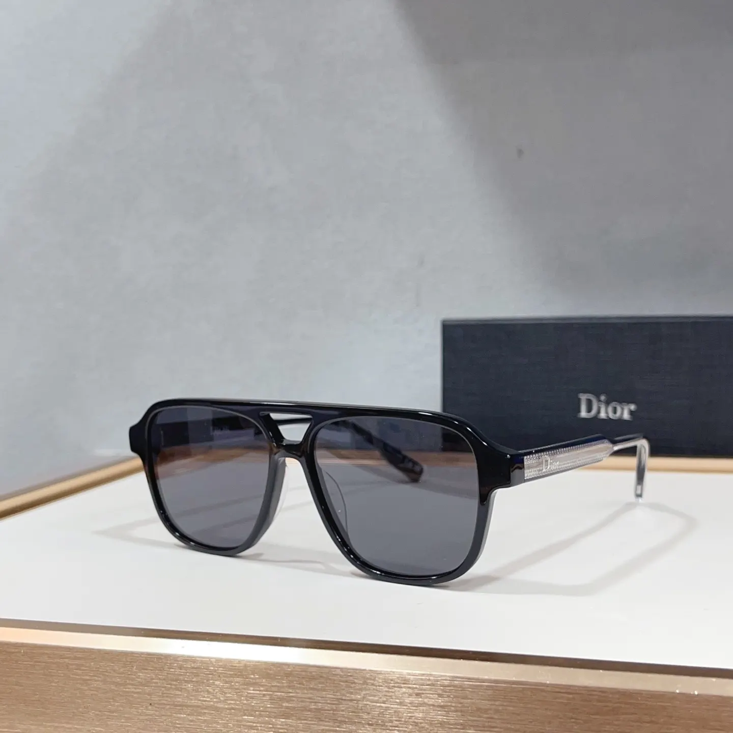 Dior 浅金色太阳镜 复古遮阳款