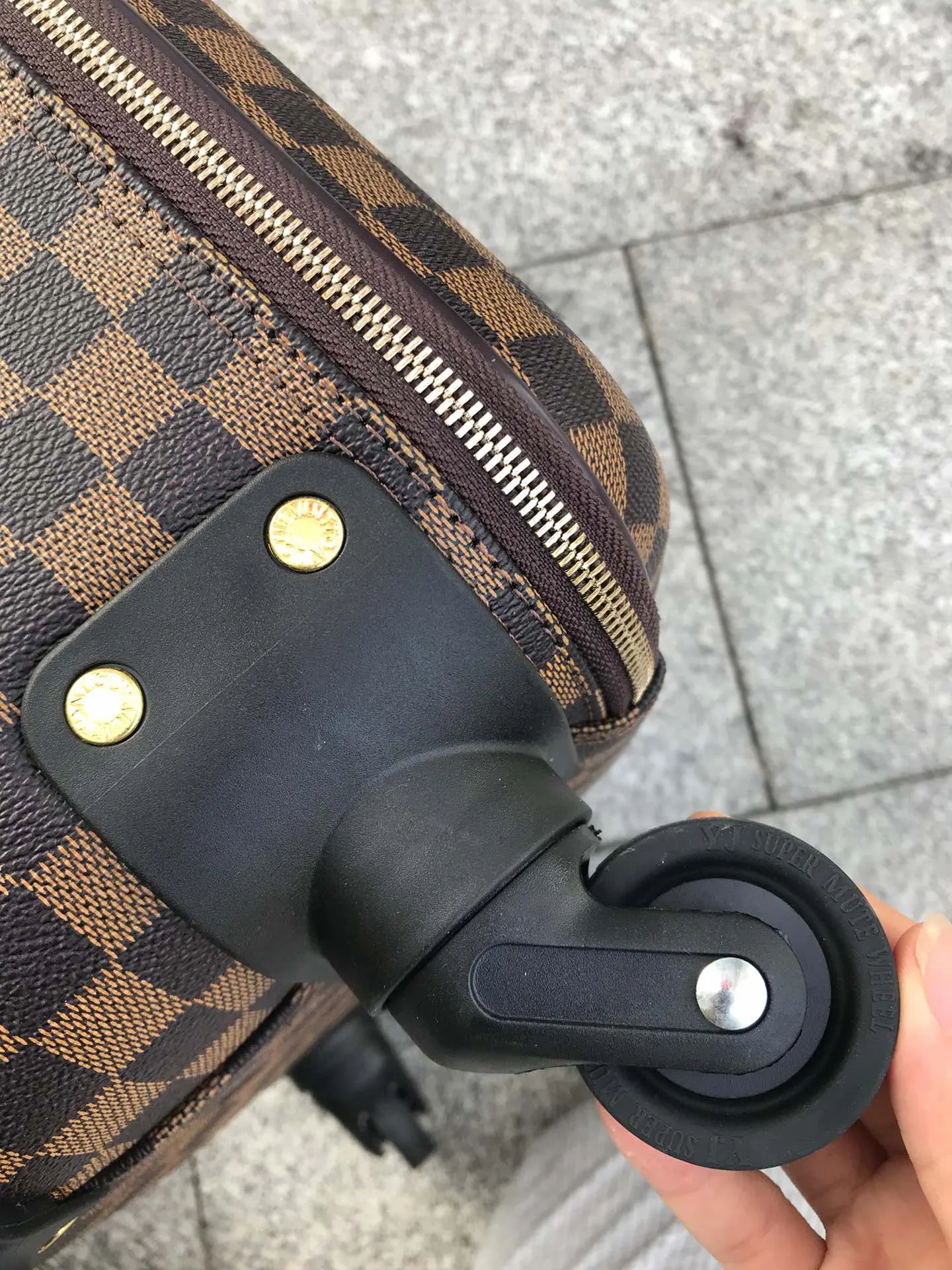 LV 帆布 超耐磨损万向轮 灵活出行 加厚全鋁合金 化妝包 便携收納款(數字8) LV 帆布 超耐磨损万向轮 灵活出行 加厚全鋁合金 化妝包 便携收納款(數字8)