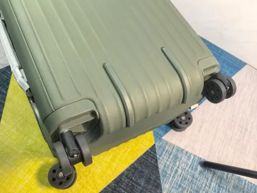 黑色 藍色 牛皮 玫瑰 Rimowa全牛皮款 distinct系 行李箱 旅行拉杆款 輕便出行款(數字9) 黑色 藍色 牛皮 玫瑰 Rimowa全牛皮款 distinct系 行李箱 旅行拉杆款 輕便出行款(數字9)