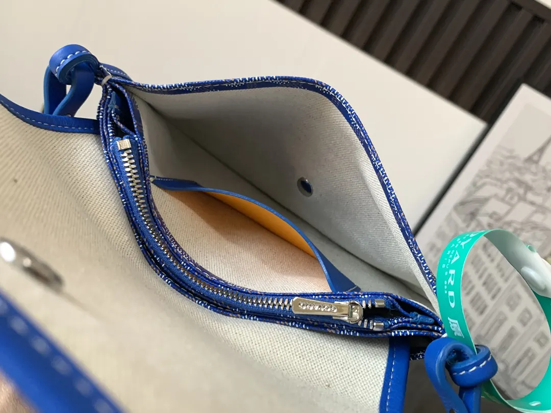 Goyard 浅藍 PLUMET 手拿包 精致手拿款(數字9) Goyard 浅藍 PLUMET 手拿包 精致手拿款(數字9)