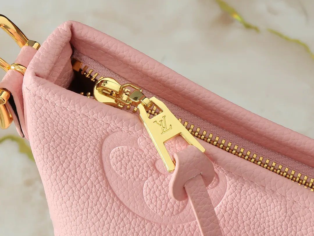 CarryAll Monogram 手拿包 精致手拿款