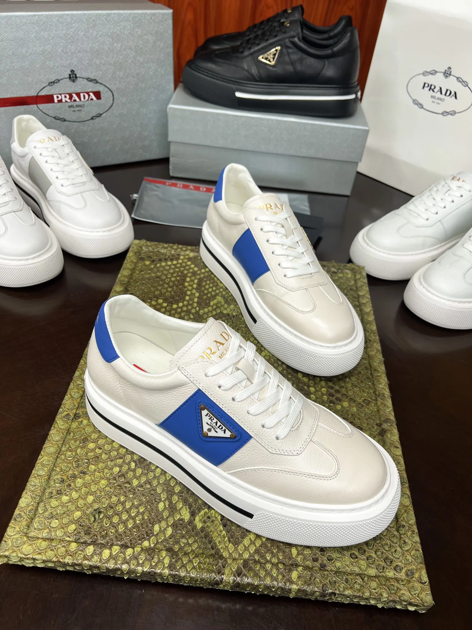 PRADA 牛皮 休闲鞋 舒适百搭款