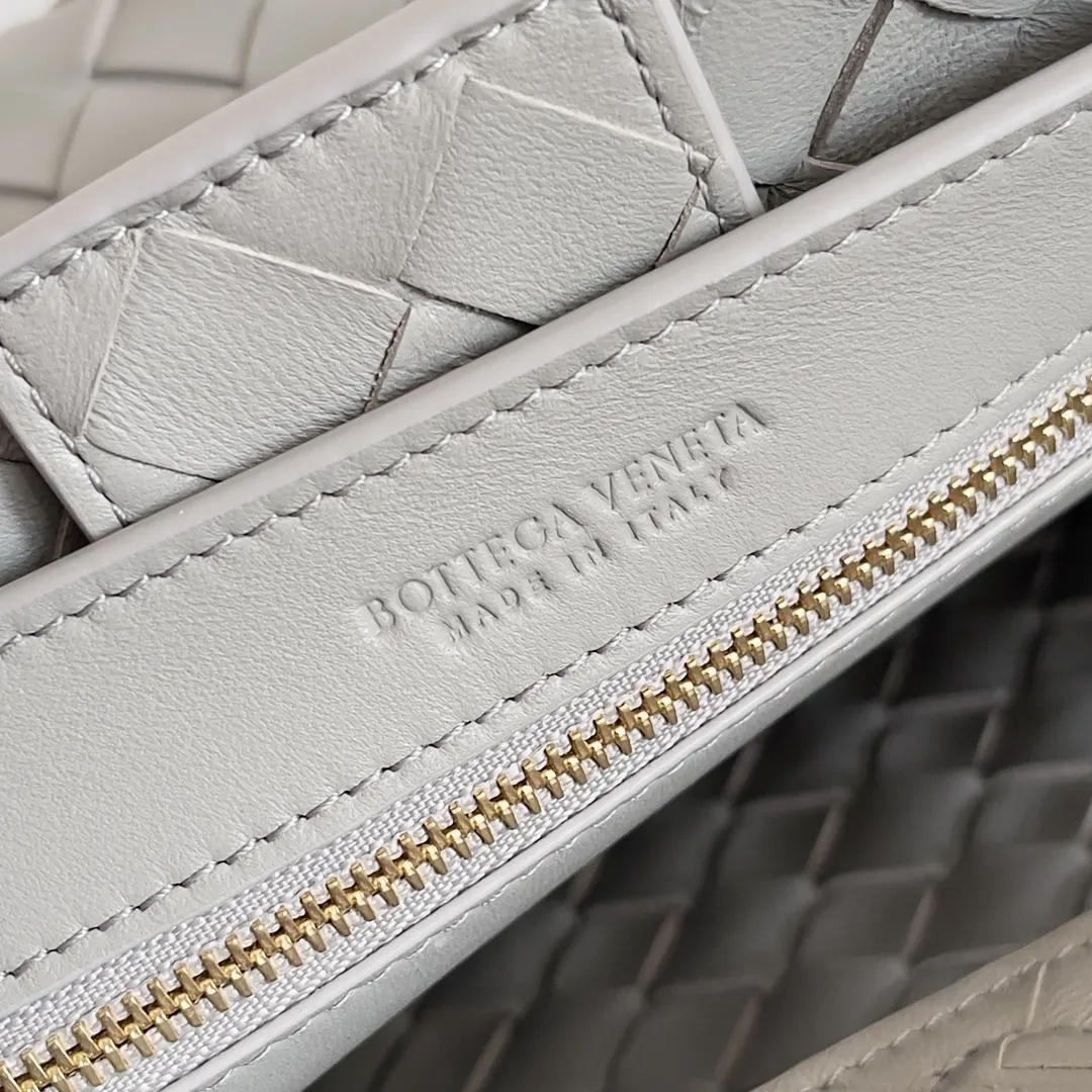 Bottega Veneta Andiamo 白色 编织手提包 精选款