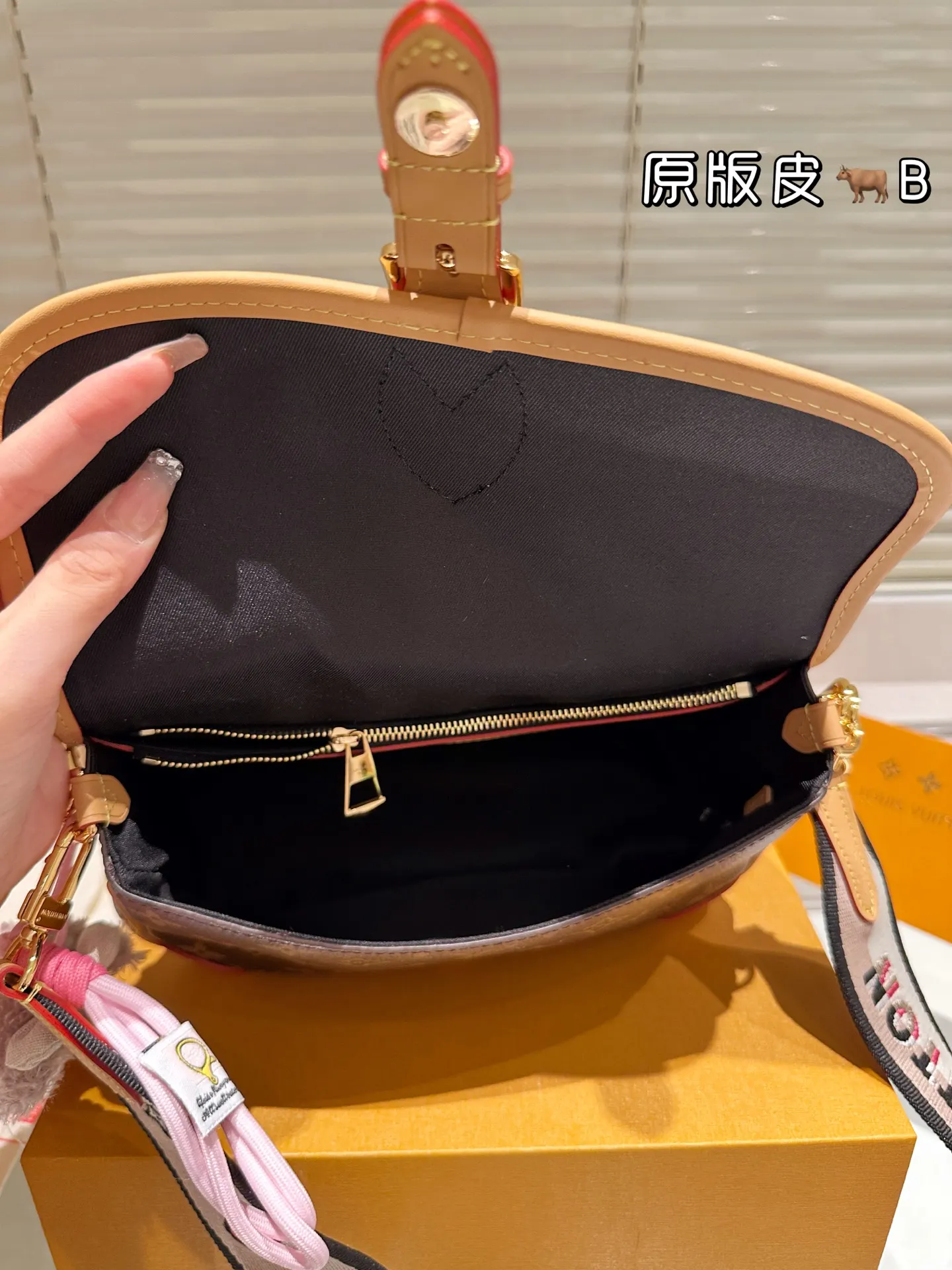 LV Diane 牛皮 版 牛皮 掛件 ｜Diane法棍包 法棍D 腋下包 復古腋下背款