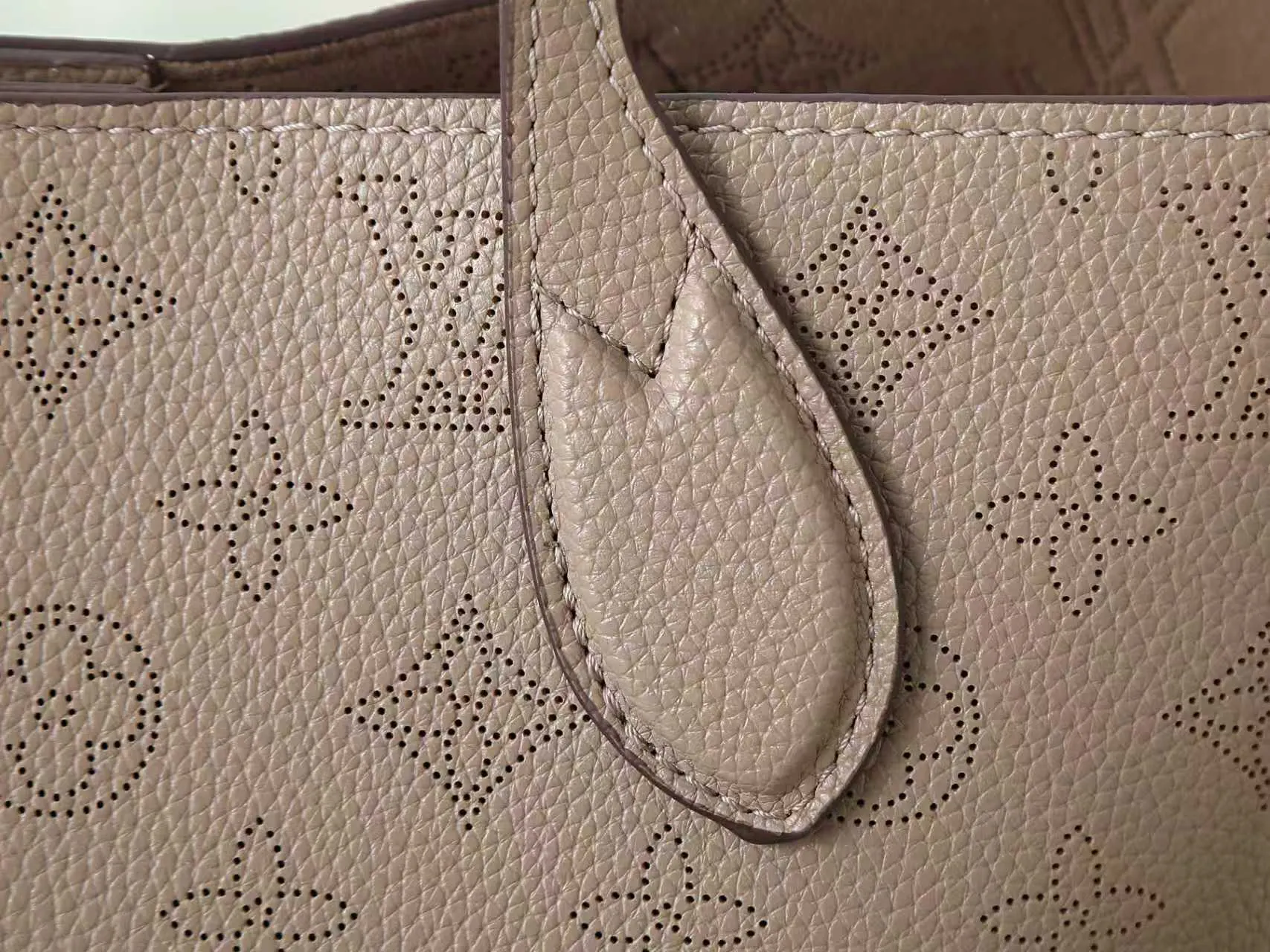 LV gray, tote bag, large-capacity commuter model Image 5 LV gray, tote bag, large-capacity commuter model Image 5