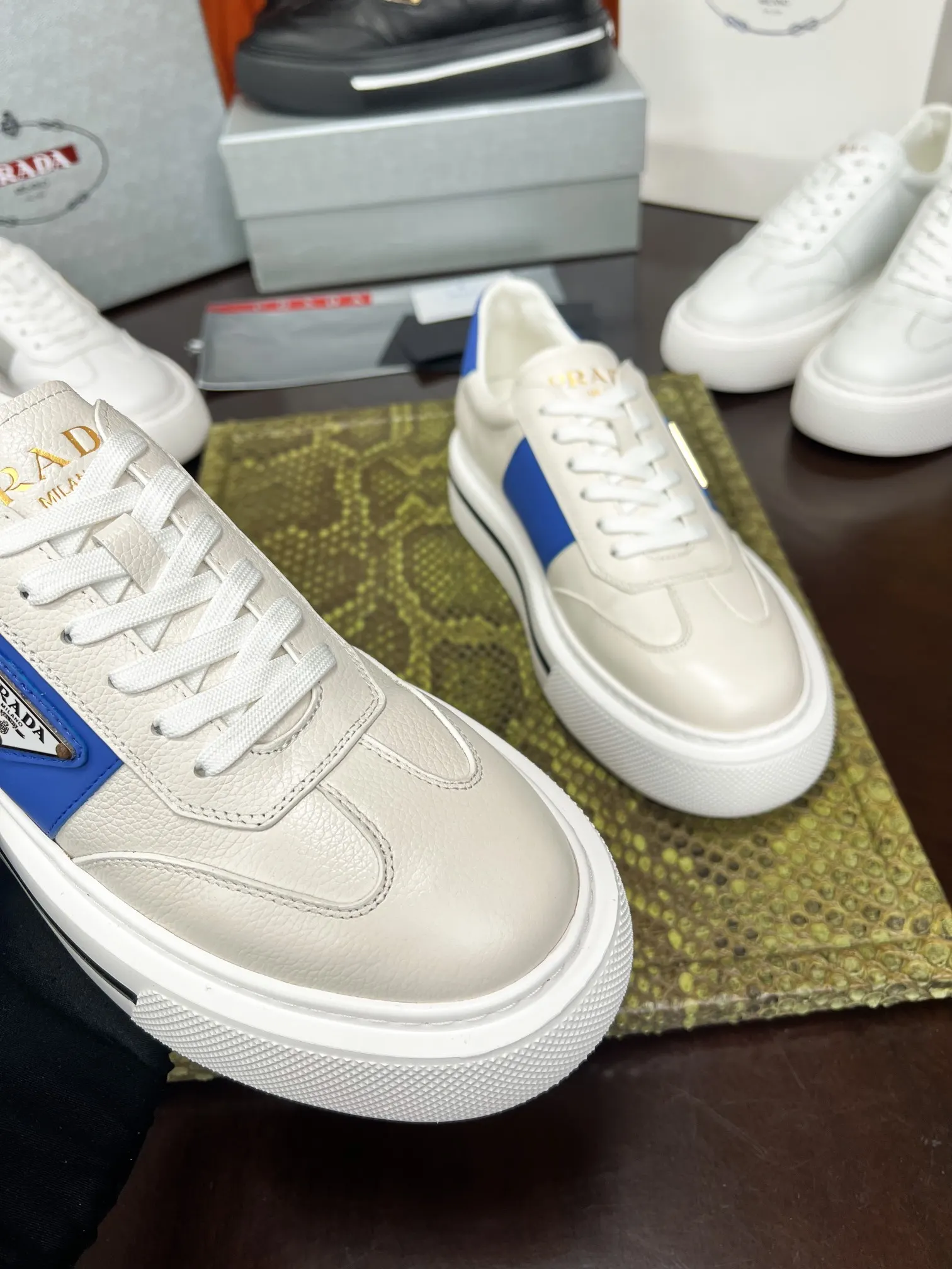 PRADA 牛皮 休闲鞋 舒适百搭款