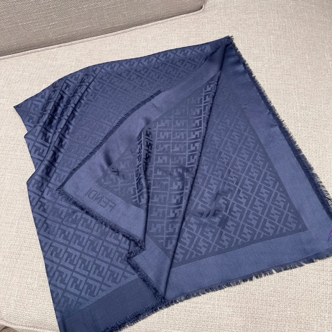 Fendi 羊毛 提花 字母 编织 披肩 保暖披肩款