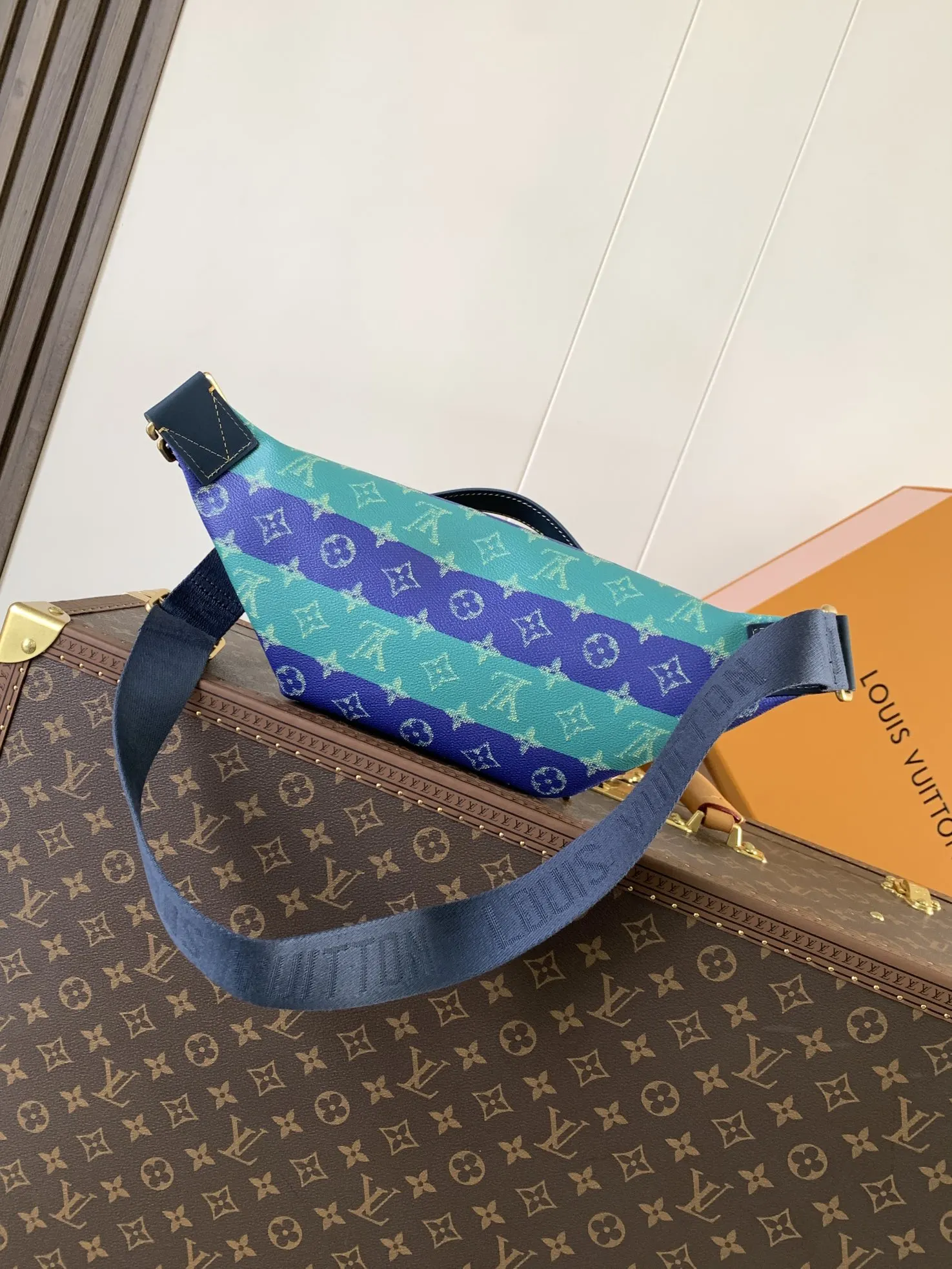LV 帆布 前袋点缀源自 Damier 帆布的 Marque 腰包 休闲腰包款