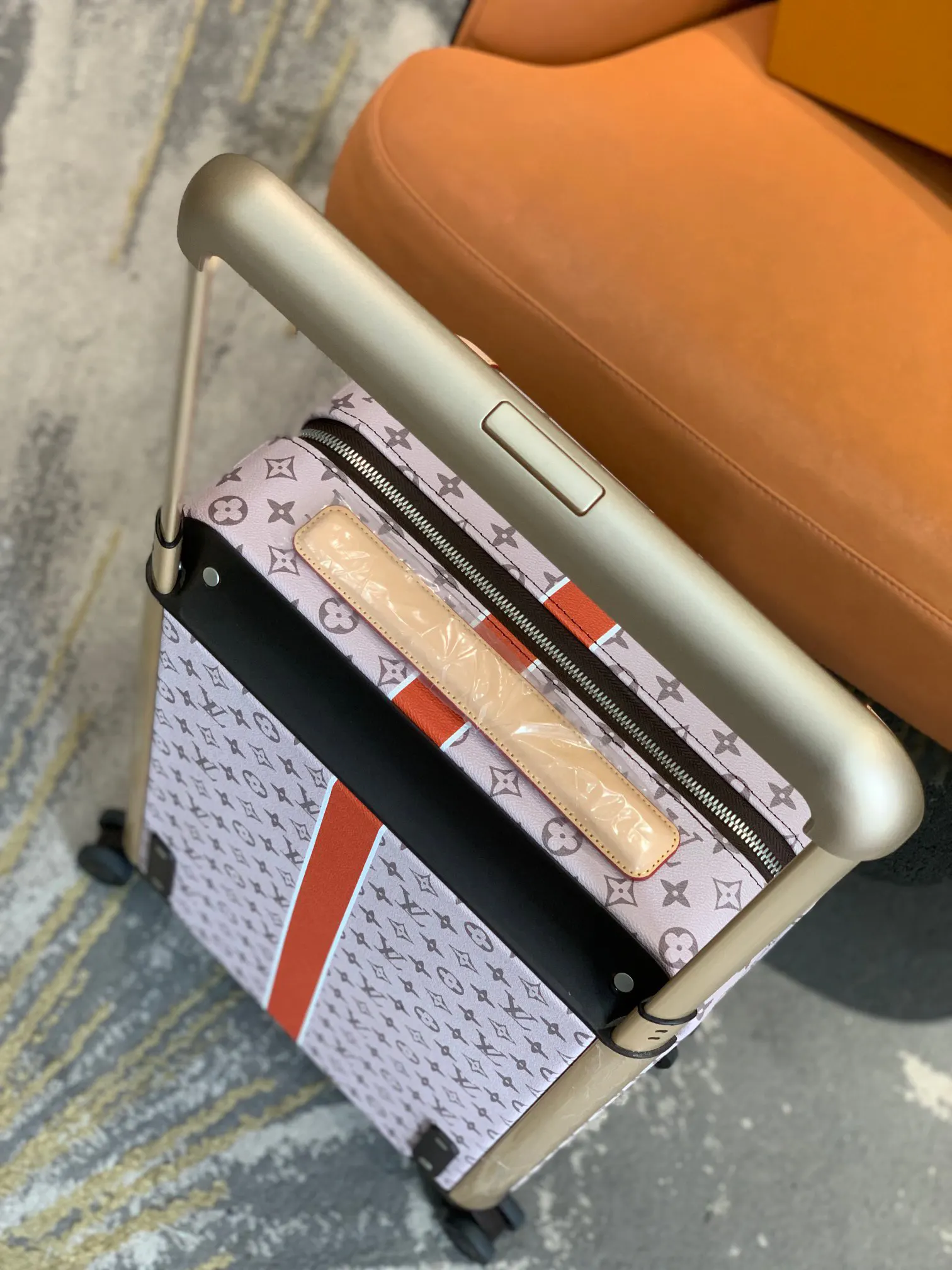 LV 银色 开学活动来了 拉杆真皮包裹 行李箱 旅行拉杆款 轻便出行款