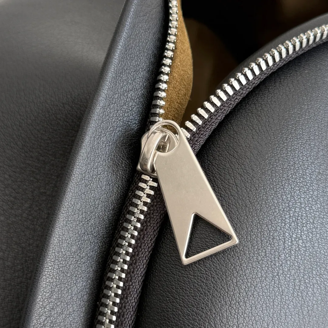 Bottega Veneta 小牛皮 双肩包 实用双肩款