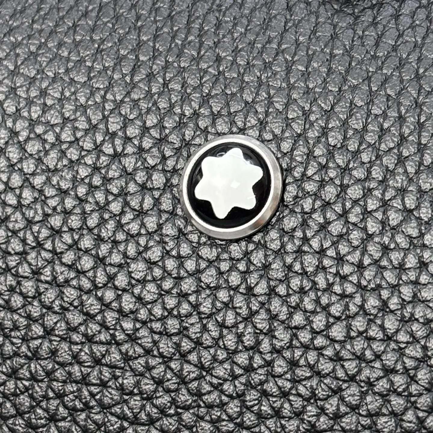 牛皮 MONTBLANC 万宝龙粒纹软皮精選系列 旅行袋 大容量旅行款(數字9) 牛皮 MONTBLANC 万宝龙粒纹软皮精選系列 旅行袋 大容量旅行款(數字9)