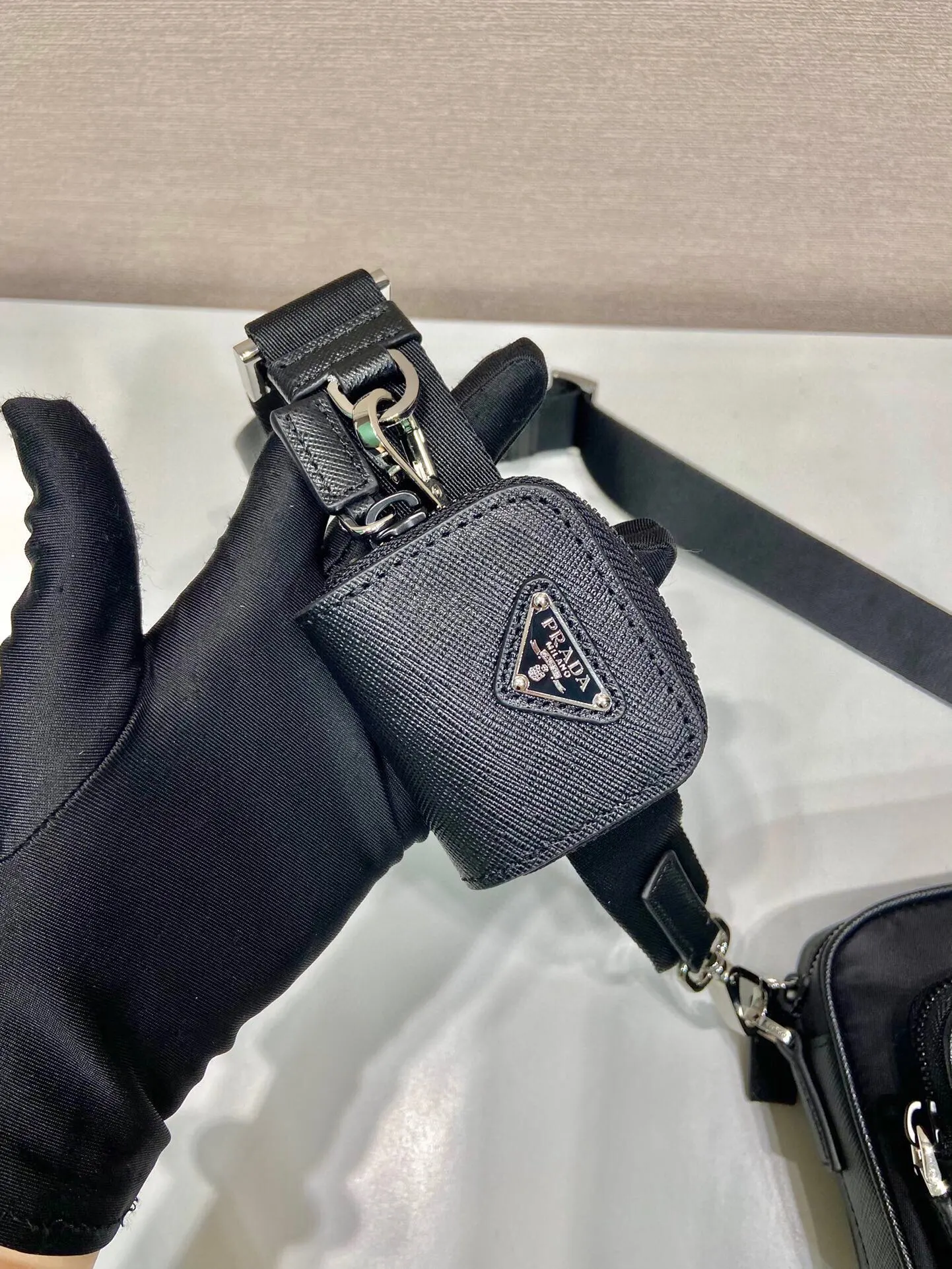 PRADA 2VH172 Re-Nylon尼龍 Saffiano十字纹牛皮 單肩包 迷你休闲款