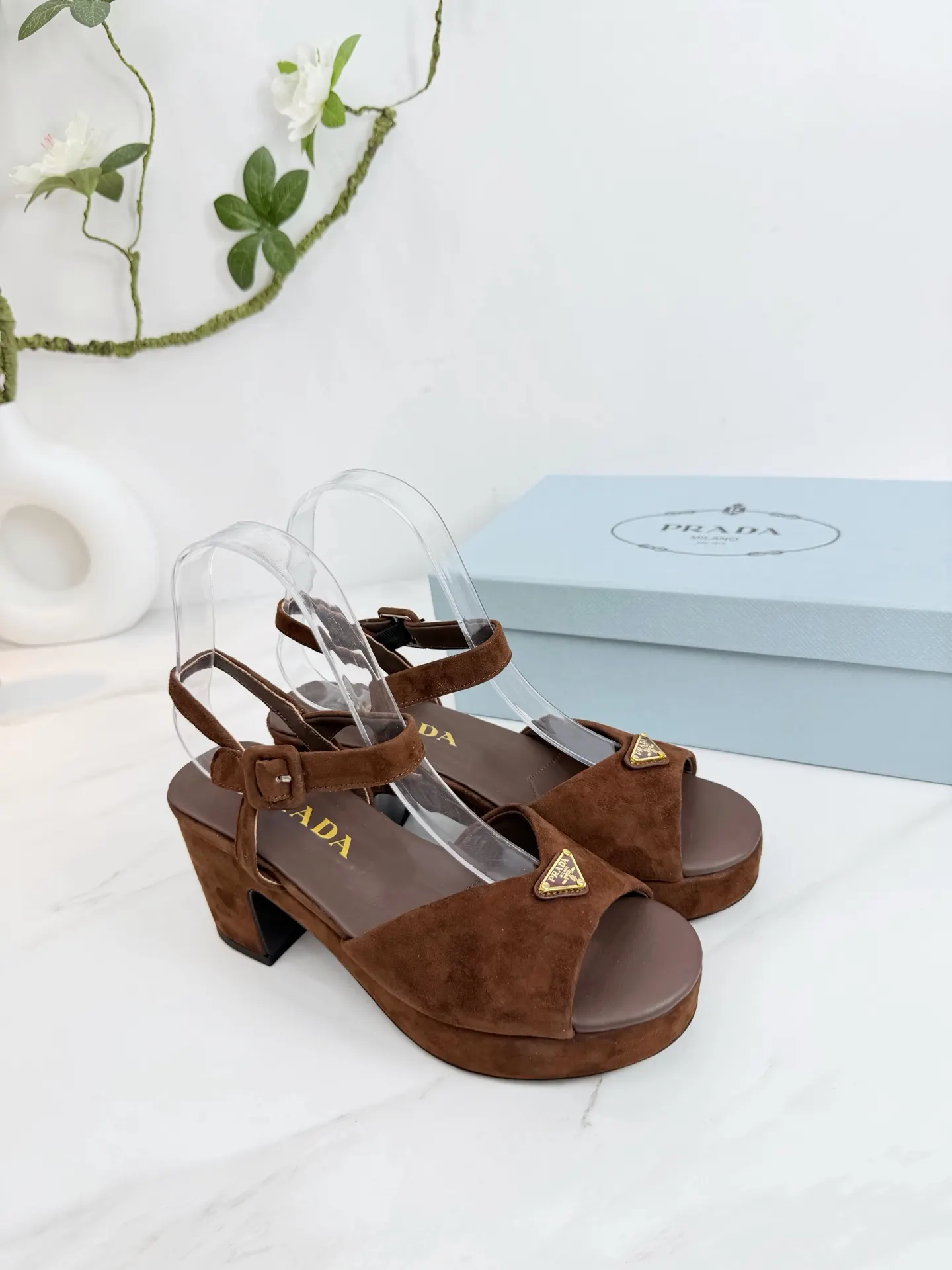 Prada 羊皮 休闲鞋 舒适