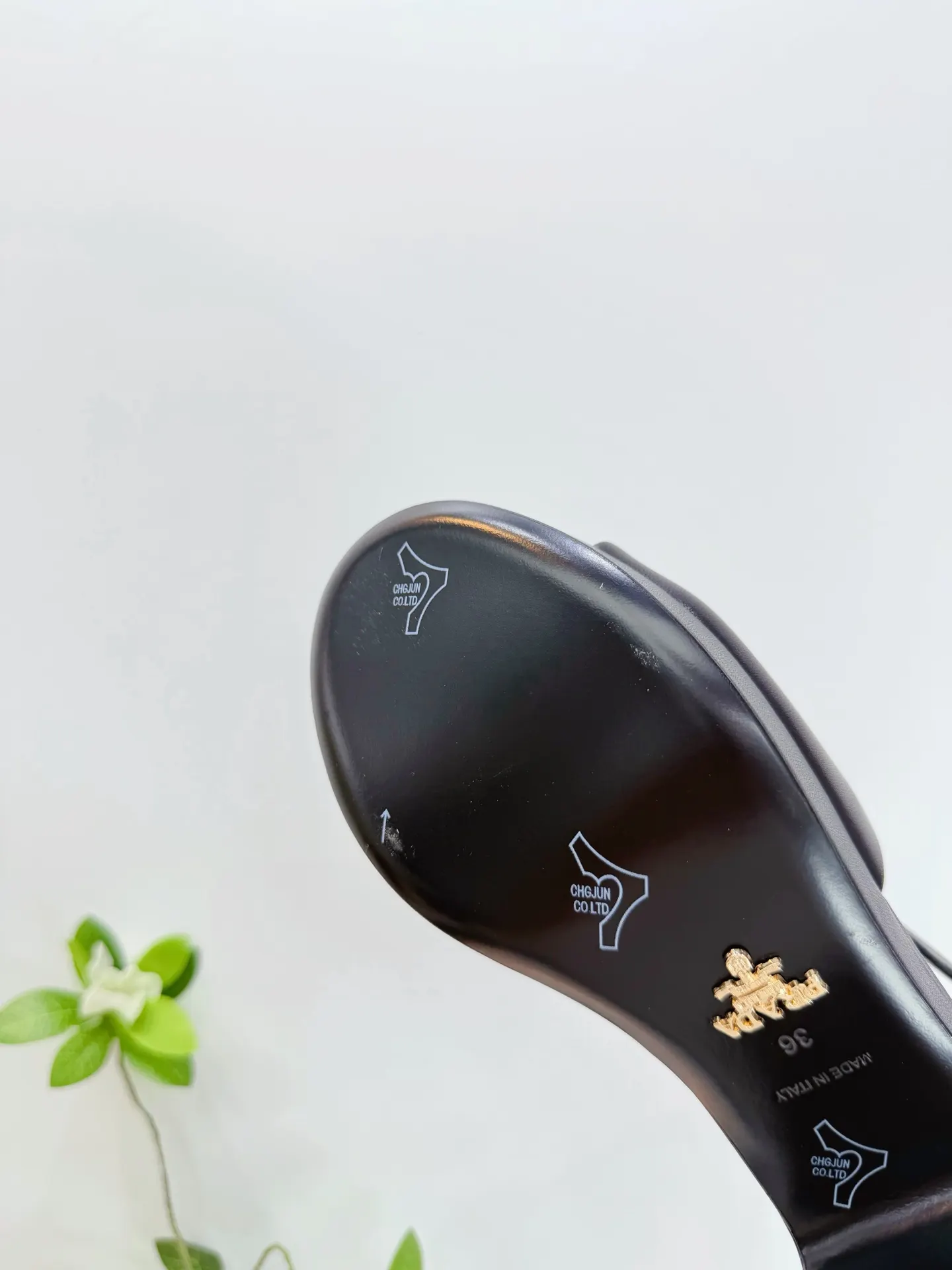 Prada 羊皮 休闲鞋 舒适