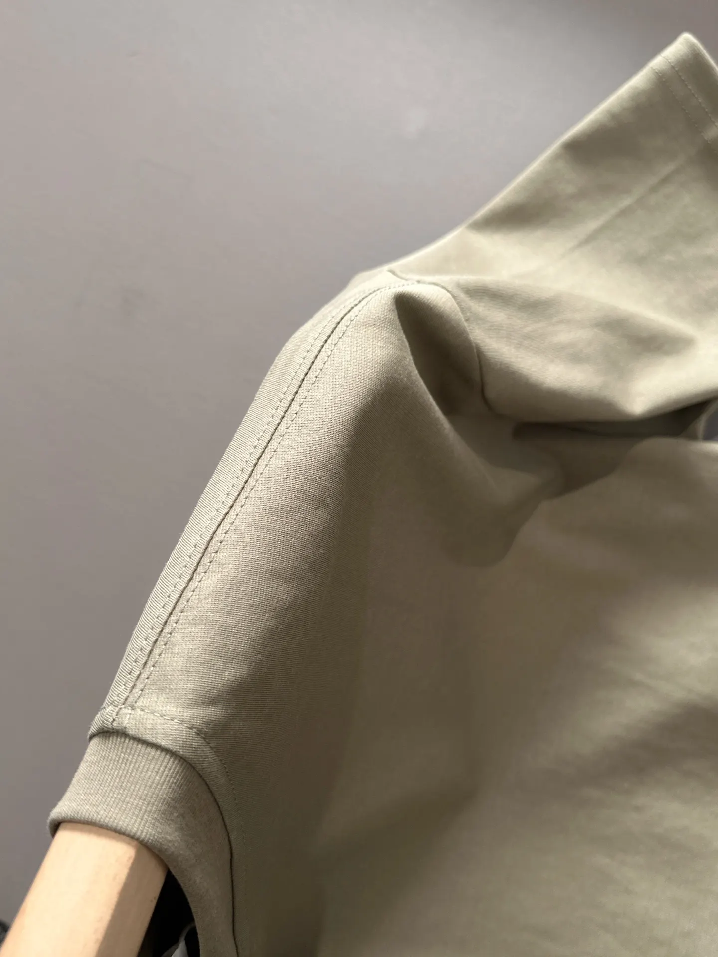 Burberry 刺繡 純棉 針織衫 質感針織款(數字8) Burberry 刺繡 純棉 針織衫 質感針織款(數字8)