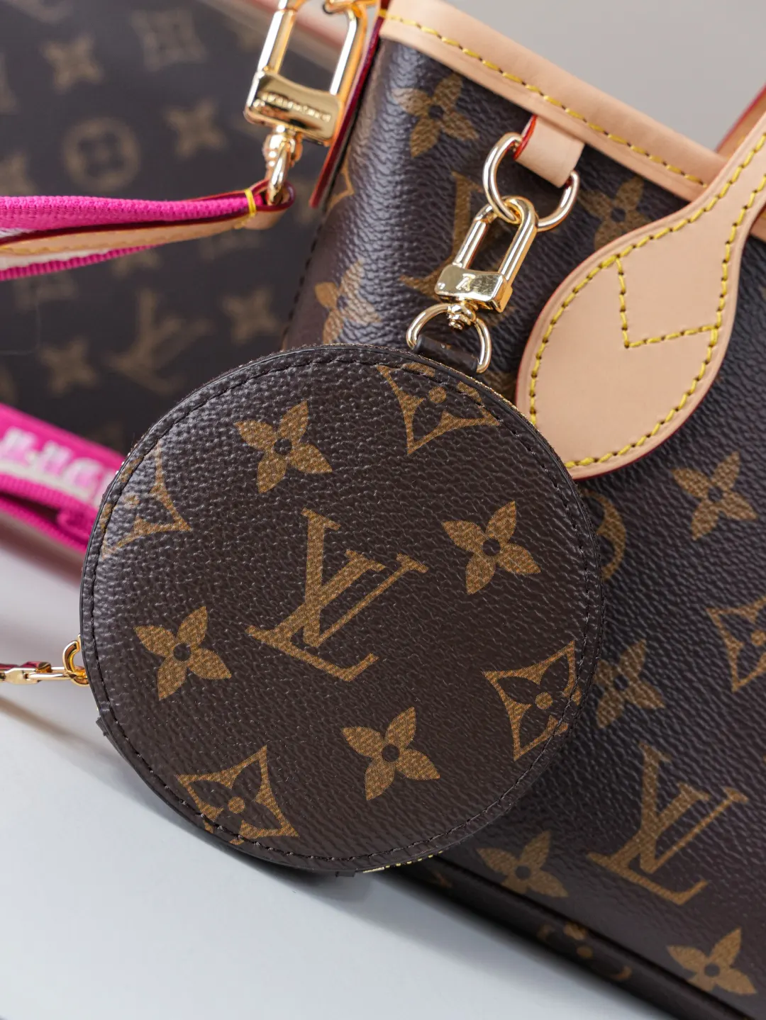 LV Neverfull tote bag, high-capacity commuter model Image 5 LV Neverfull tote bag, high-capacity commuter model Image 5