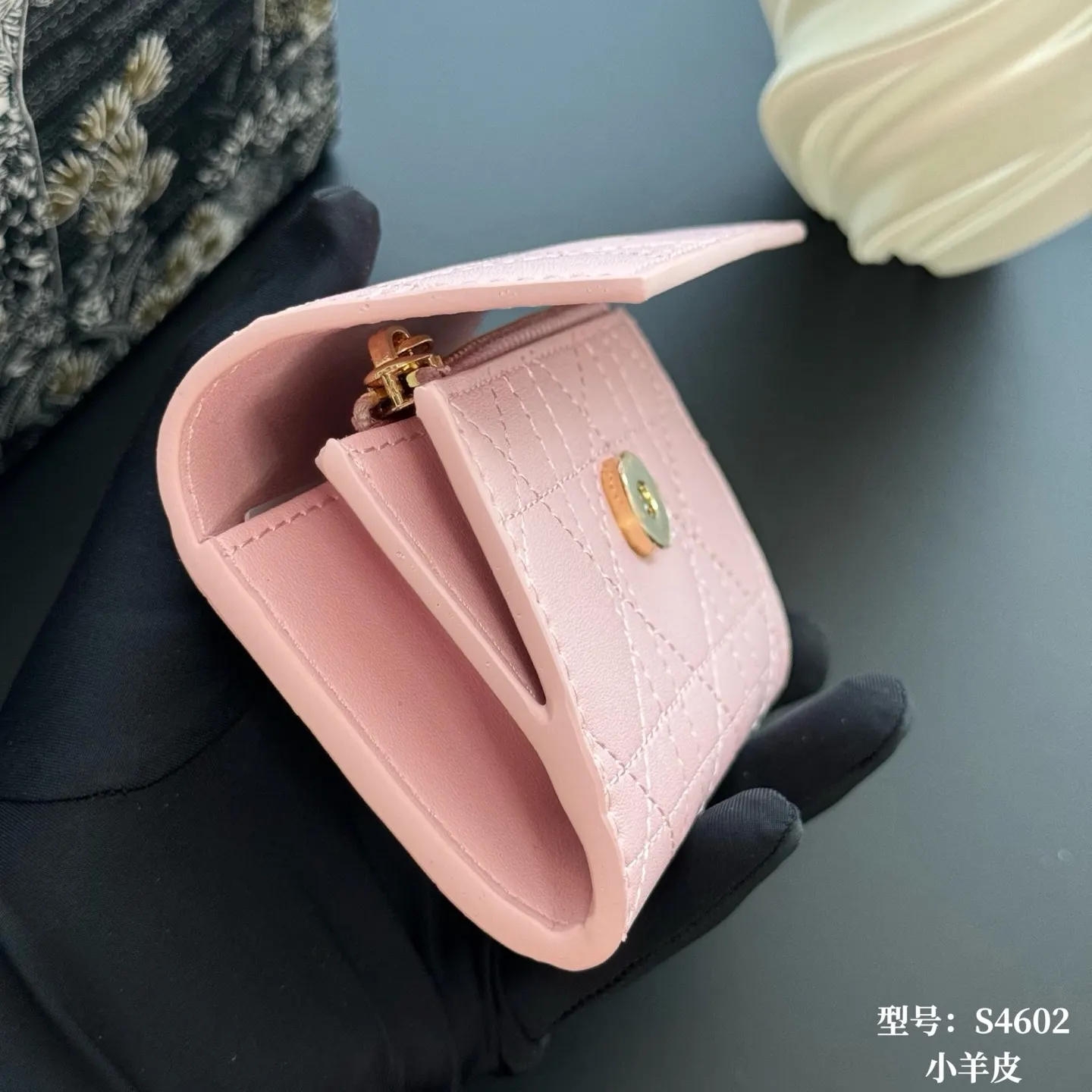 Dior 粉色牛皮卡包 精致短款钱包