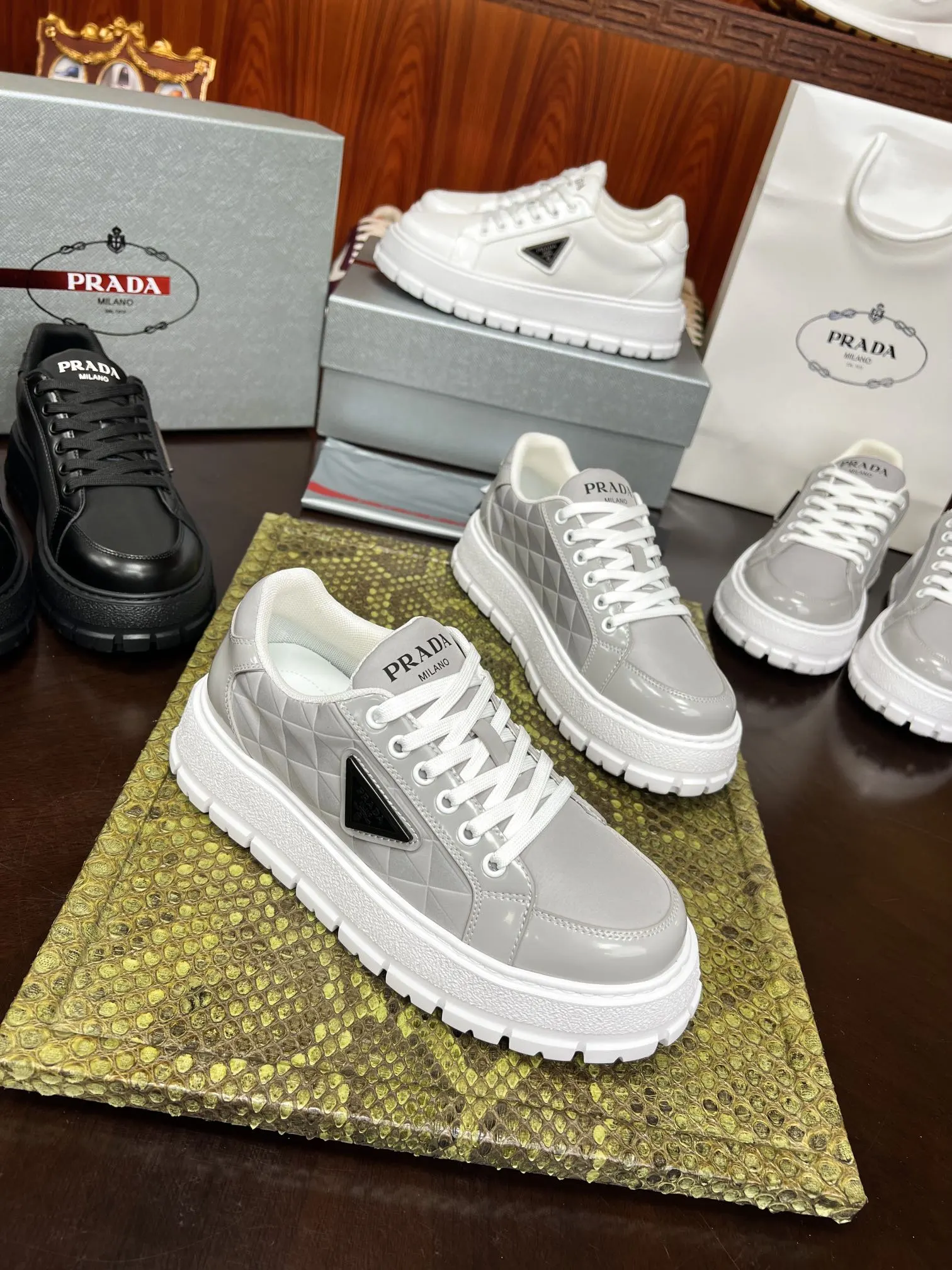 PRADA 牛皮 休闲鞋 舒適百搭款