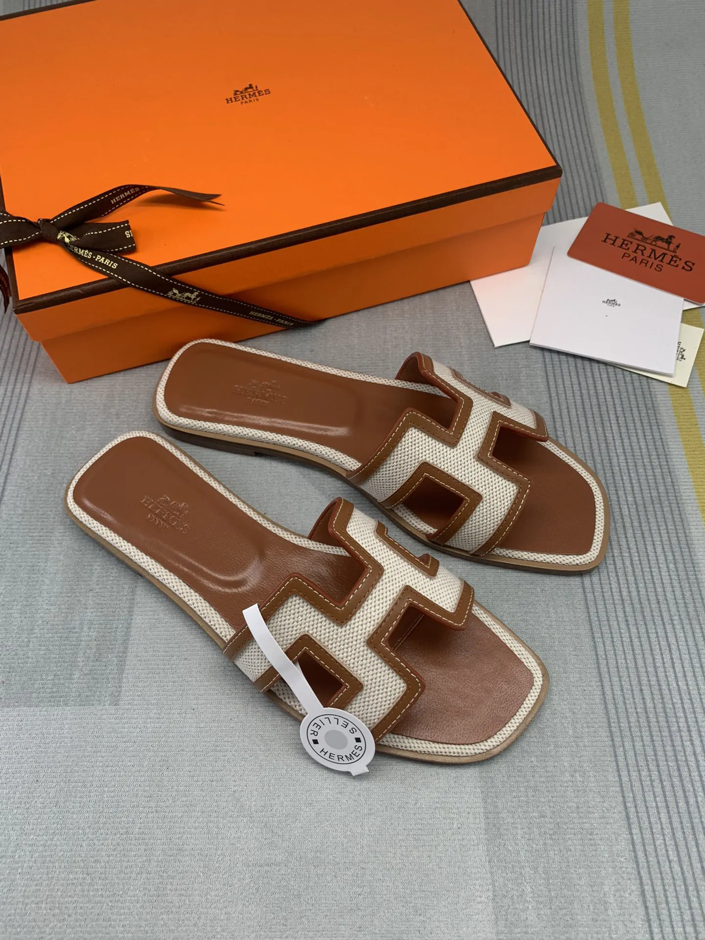 Hermès Oran 琥珀色阿根廷帆布 小牛皮 拖鞋 舒适
