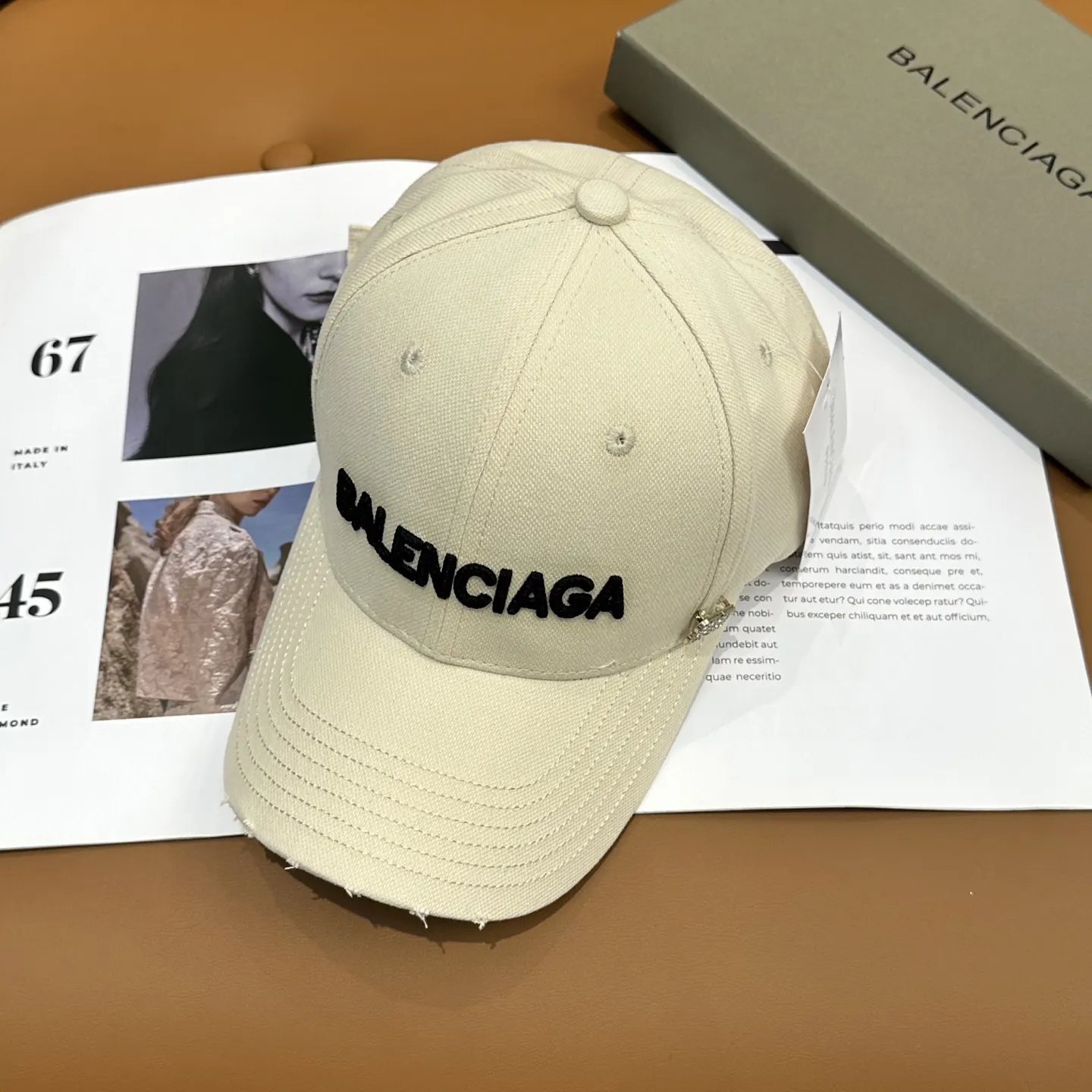 Balenciaga 棒球帽 精致搭配